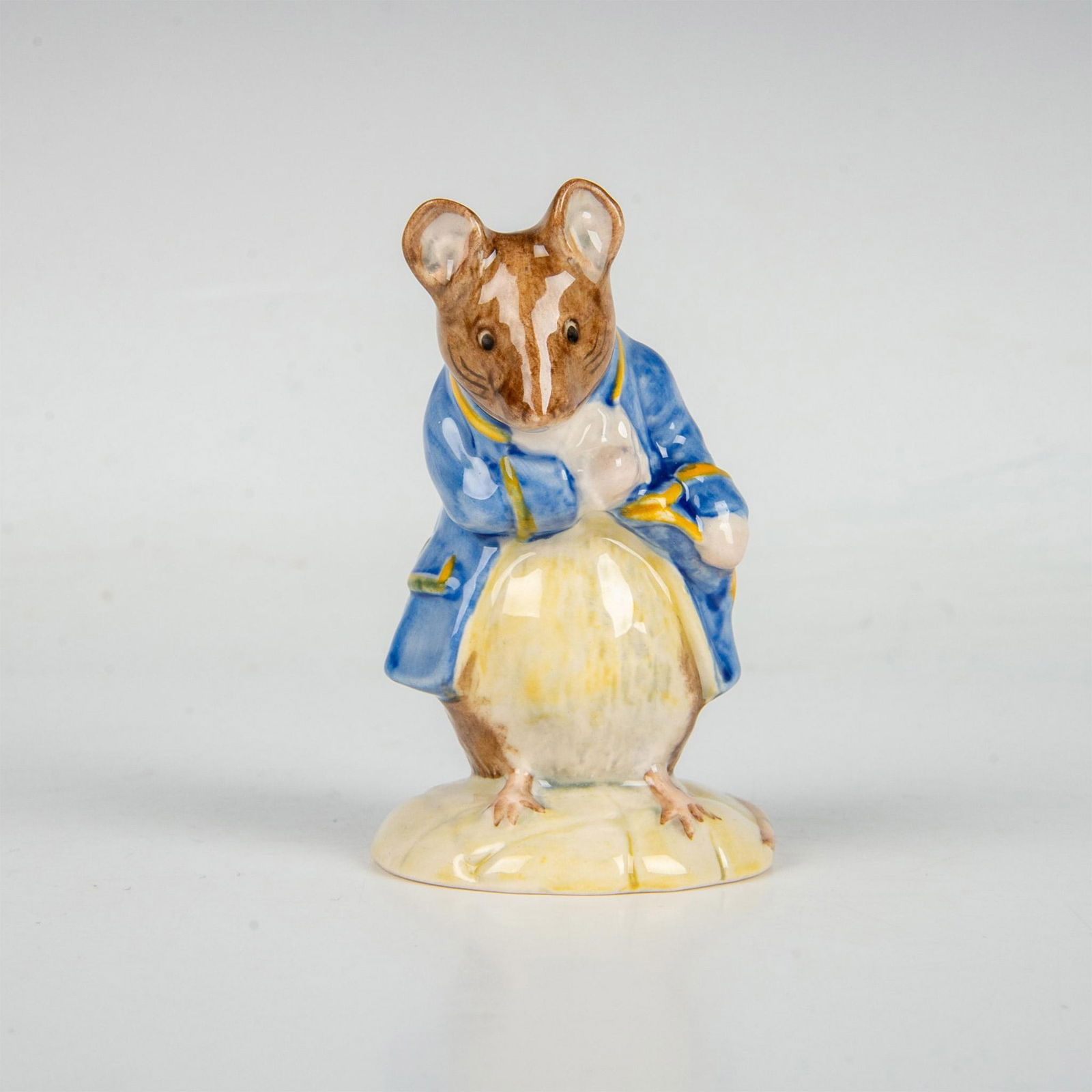 Royal Albert Beatrix Potter Figurine, Gentleman Mouse Bow (1 of 5)