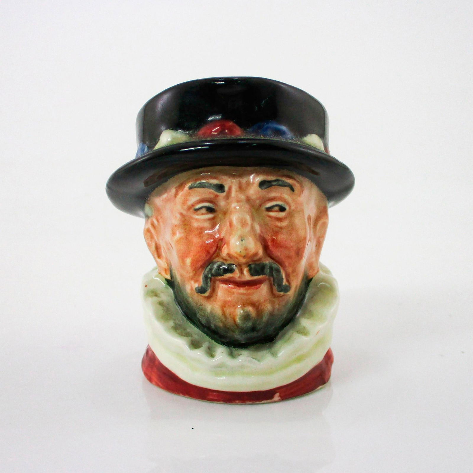 Beefeater ER Pink D6251 - Mini - Royal Doulton Character Jug (1 of 3)