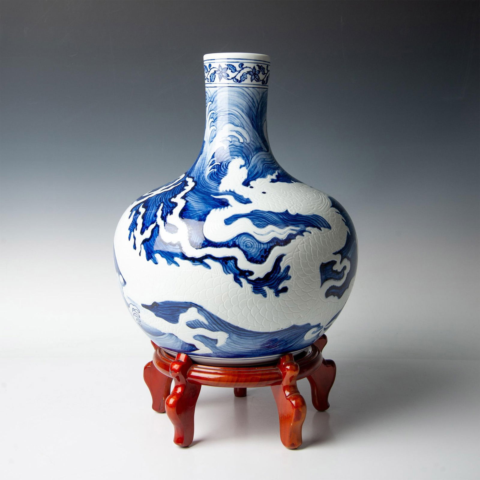 2pc Chinese Bottle Vase Blue and White, Reverse Dragon (1 of 7)