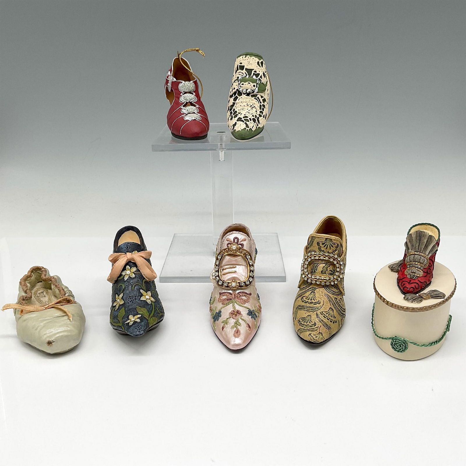 7pc Grouping of Decorative Ceramic Shoes (1 of 4)