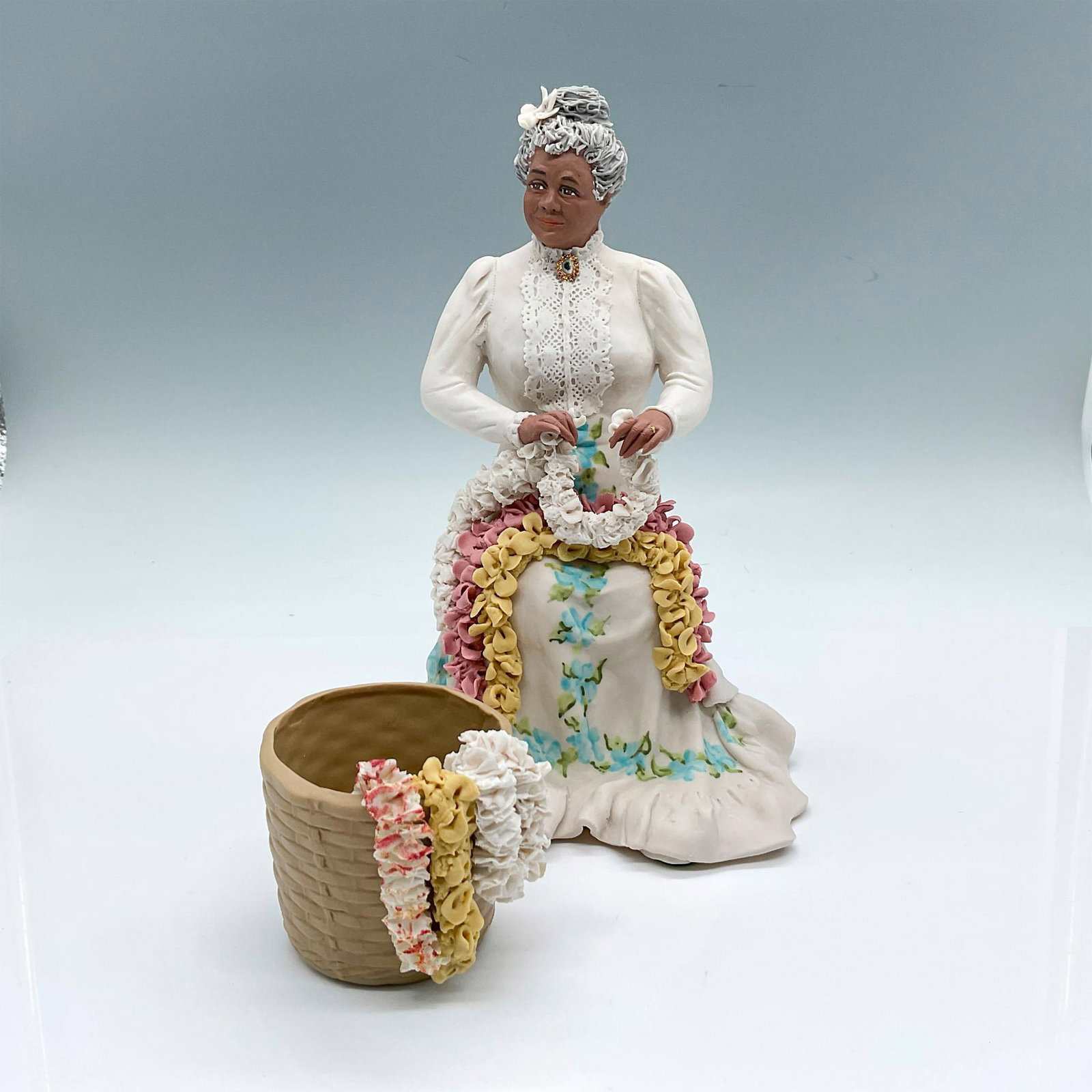 2pc Julene Mechler Hawaiian Figurines, Hawaiian Lei Seller (1 of 3)