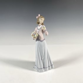 Innocence In Bloom 1007644 - Lladro Porcelain Figurine