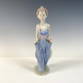 Pocket Full Of Wishes 1007650 - Lladro Porcelain Figurine