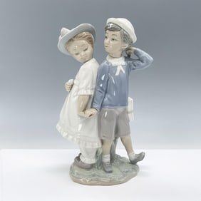 Puppy Love 1001127 - Lladro Porcelain Figurine