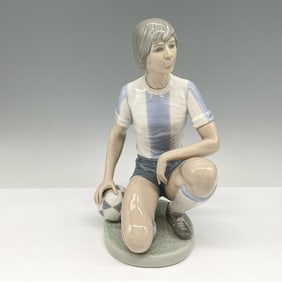 Special Soccer Player 1005200.3 - Lladro Porcelain Figurine