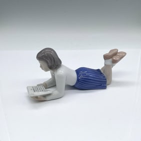 Bing and Grondahl Porcelain Figurine, Merete No.2304