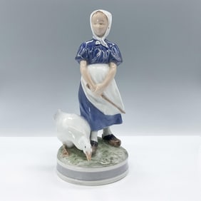 Royal Copenhagen Figurine, Girl with Geese 527