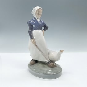 Royal Copenhagen Figurine, Girl with Geese 528