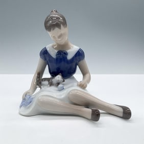 Royal Copenhagen Figurine, Birgitte 2329