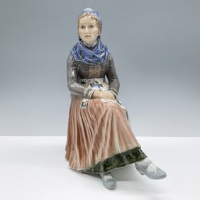 Dahl Jensen Figurine, Amager Girl 1110