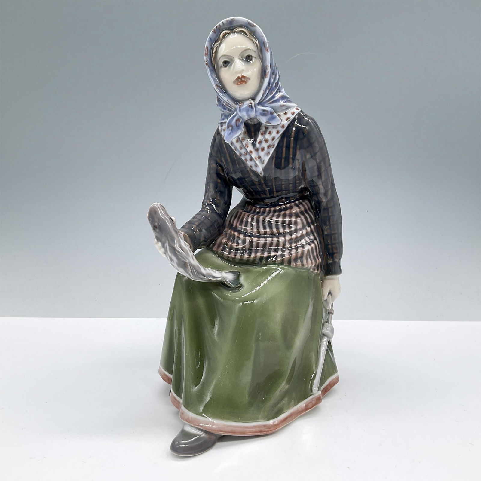 Dahl Jensen Figurine, Girl From Skovshoved 1150 (1 of 3)