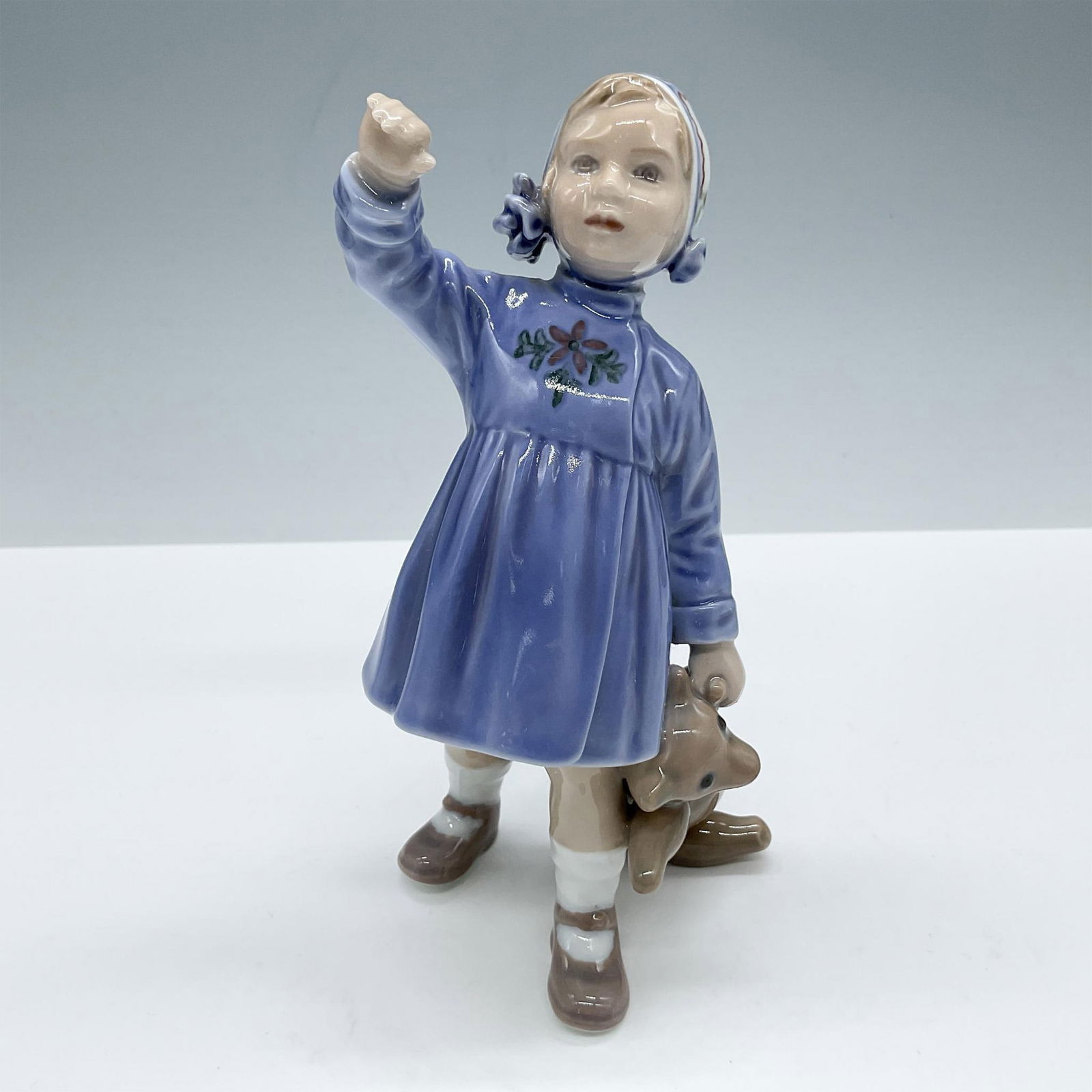 Dahl Jensen Porcelain Figurine, Girl with Teddy Bear 1152 (1 of 3)