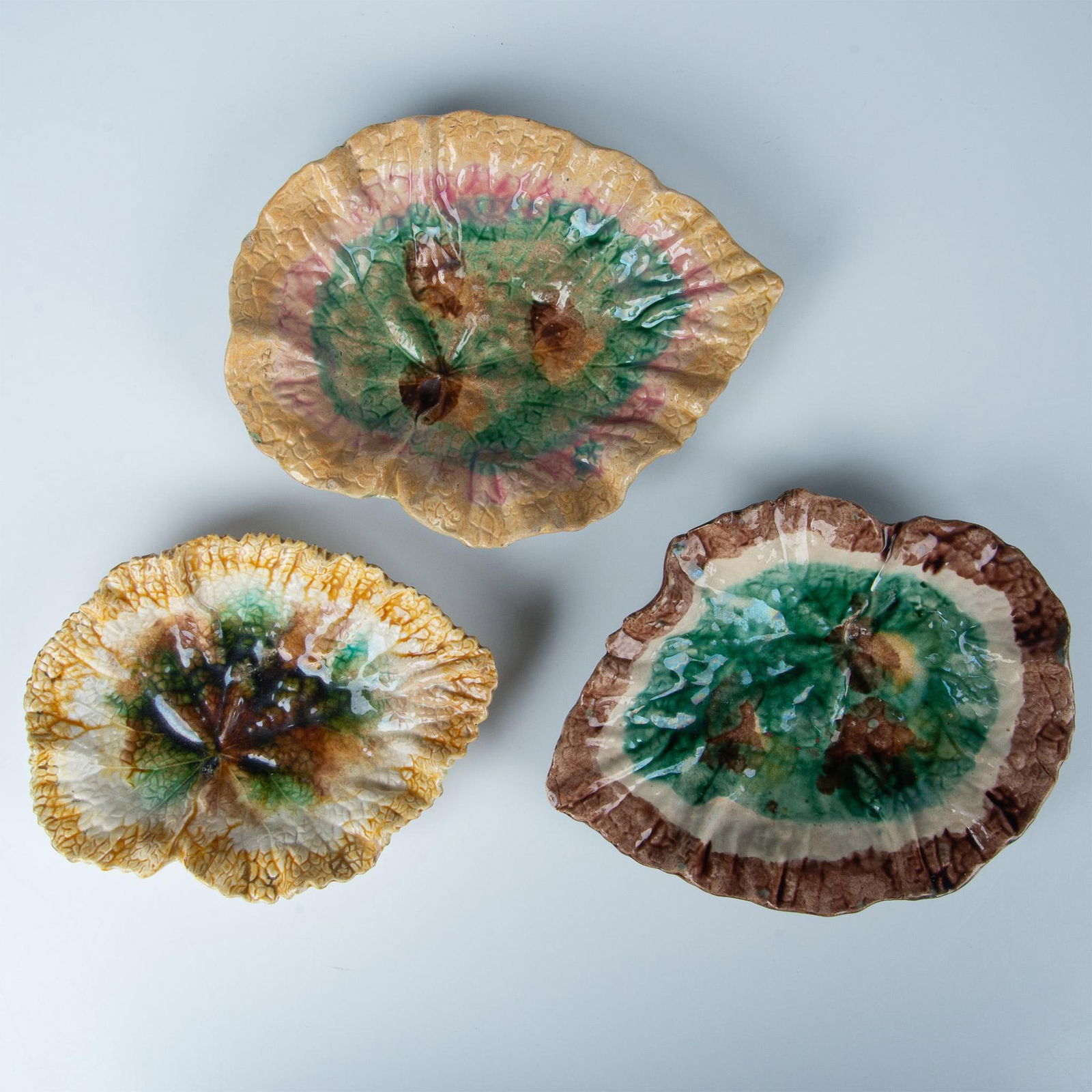 3pc Etruscan Majolica Foliage Trays (1 of 2)
