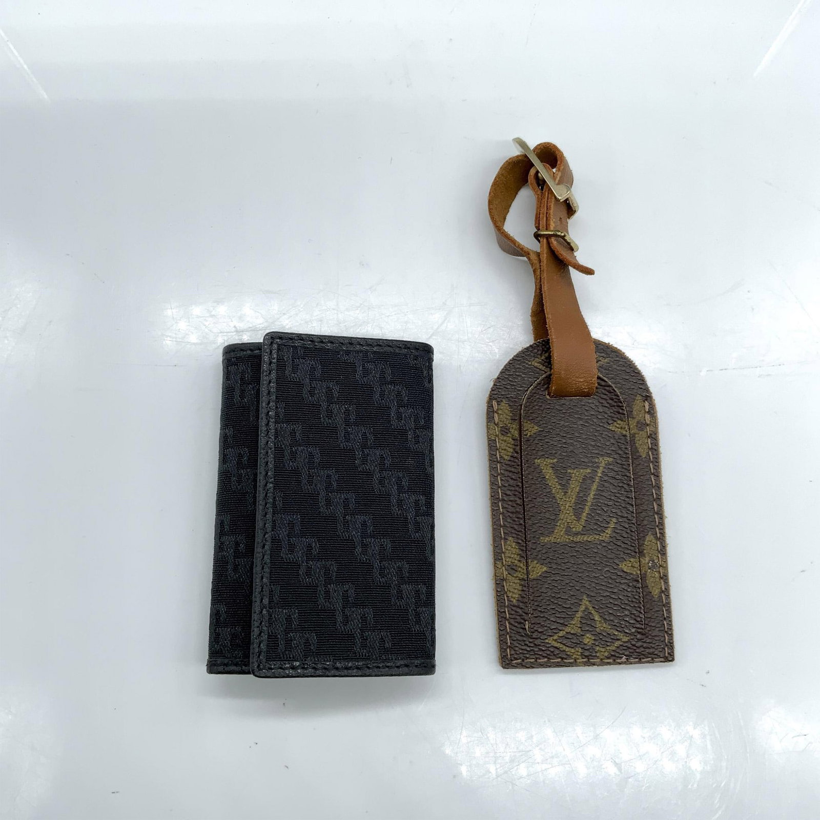 2pc Gucci Key Wallet and Louis Vuitton Luggage Tag (1 of 3)
