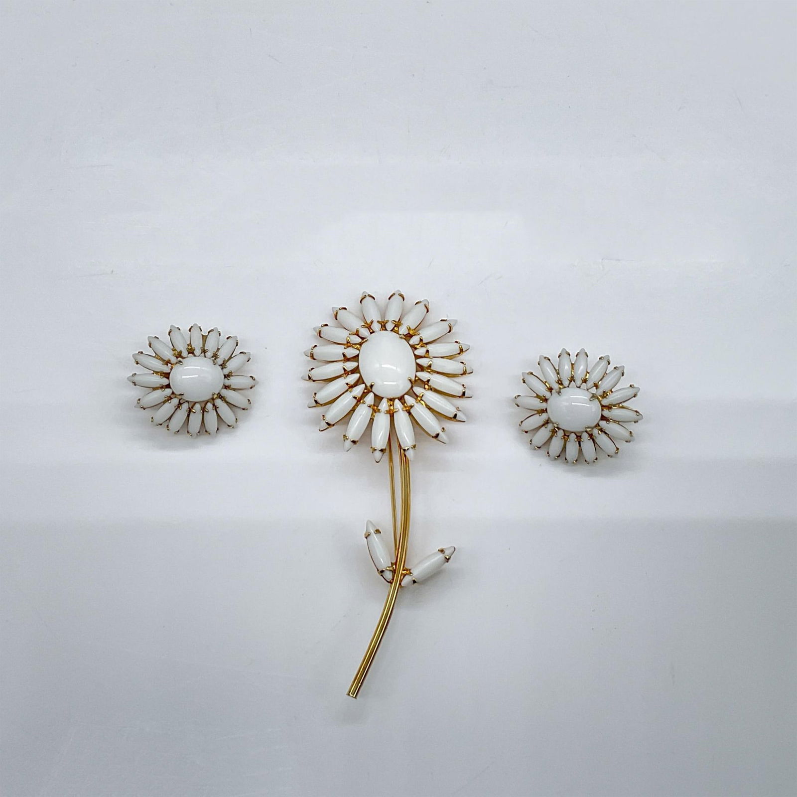 3pc Napier Goldtone Earrings + Brooch, White Enamel Flowers (1 of 2)
