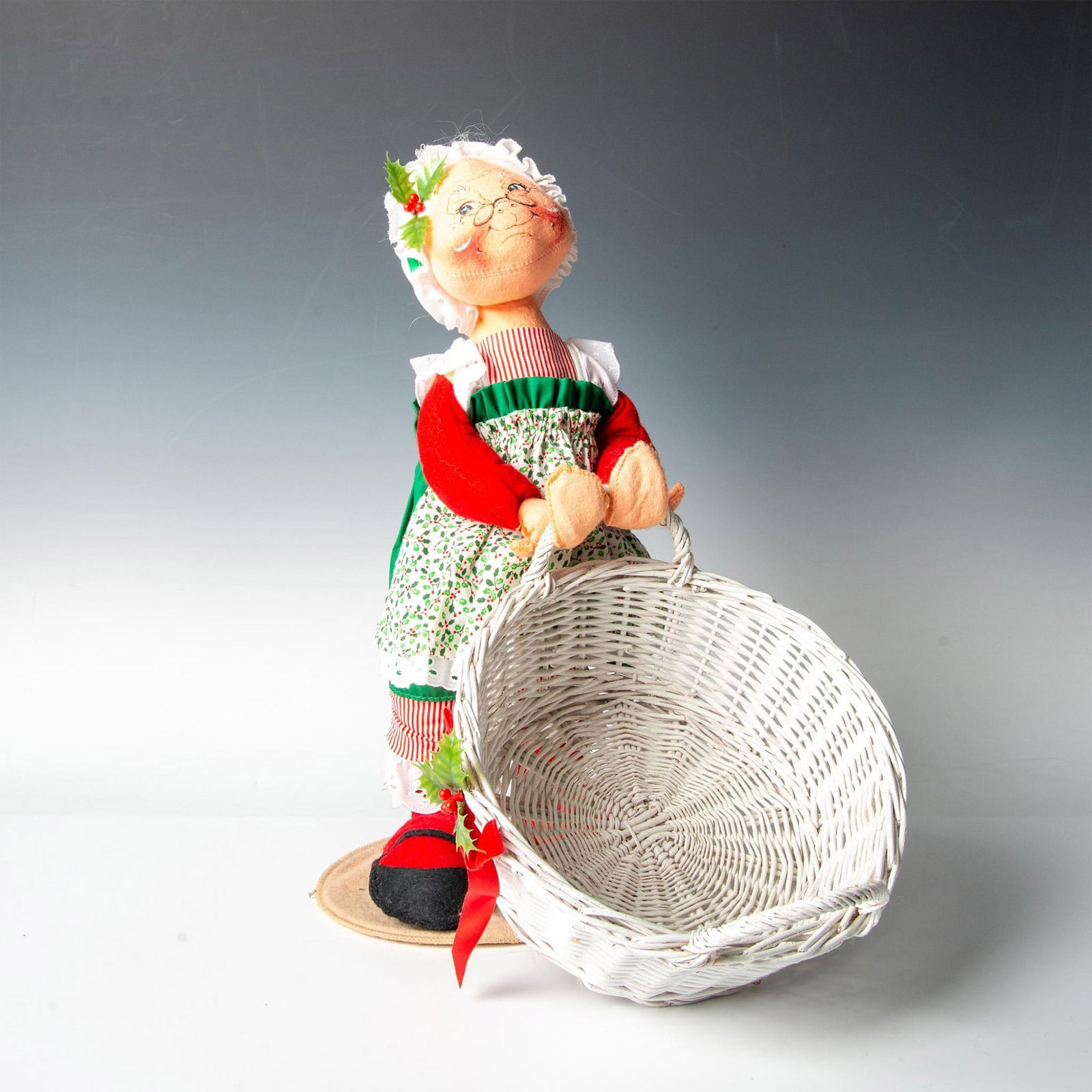 Annalee Mrs Claus with Basket Christmas Plush (1 of 5)