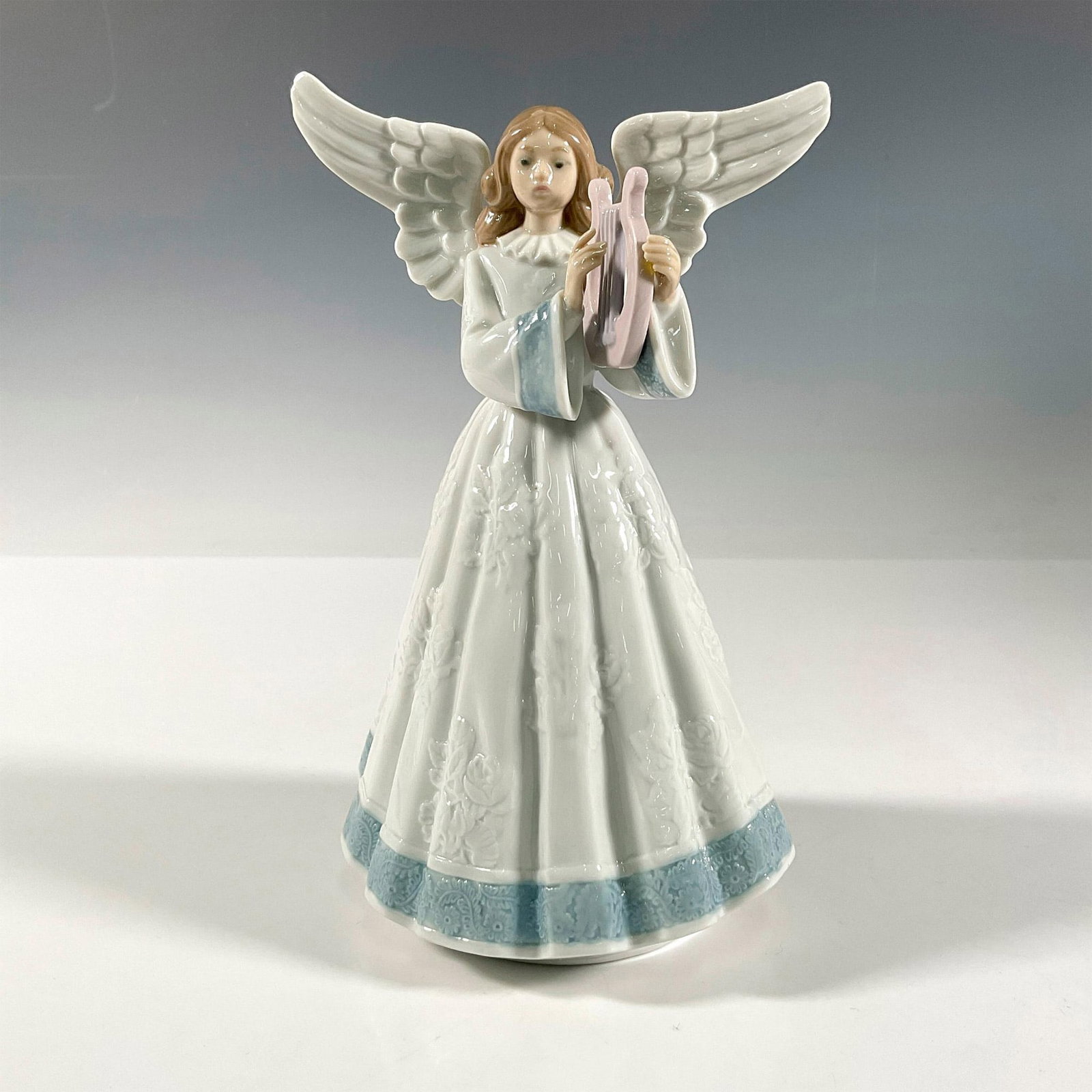 Lladro Porcelain Tree Topper, Heavenly Harpist 1005830 (1 of 4)