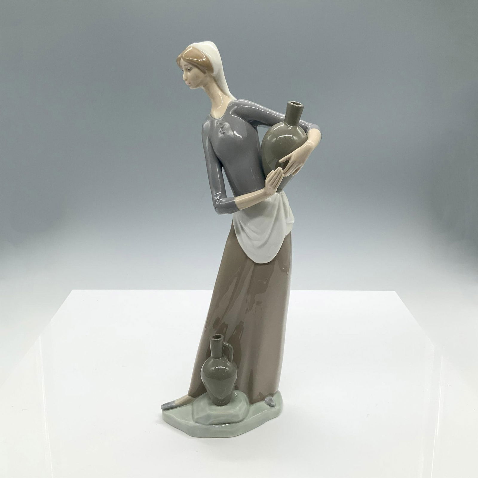 Girl with Jugs 1004875 - Lladro Porcelain Figurine (1 of 3)