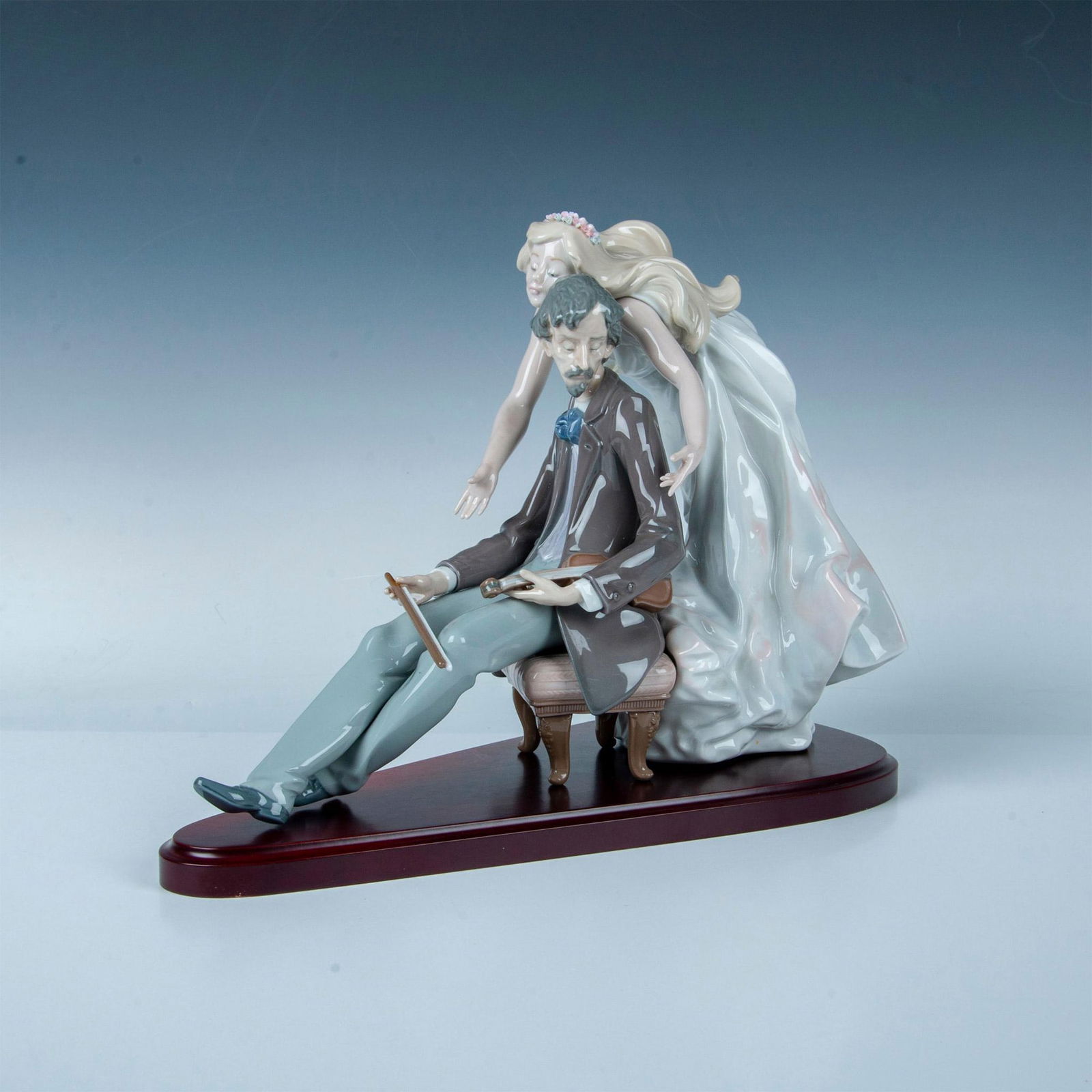 Lladro Porcelain Figurine, Inspiring Muse 1005850 with Base (1 of 8)