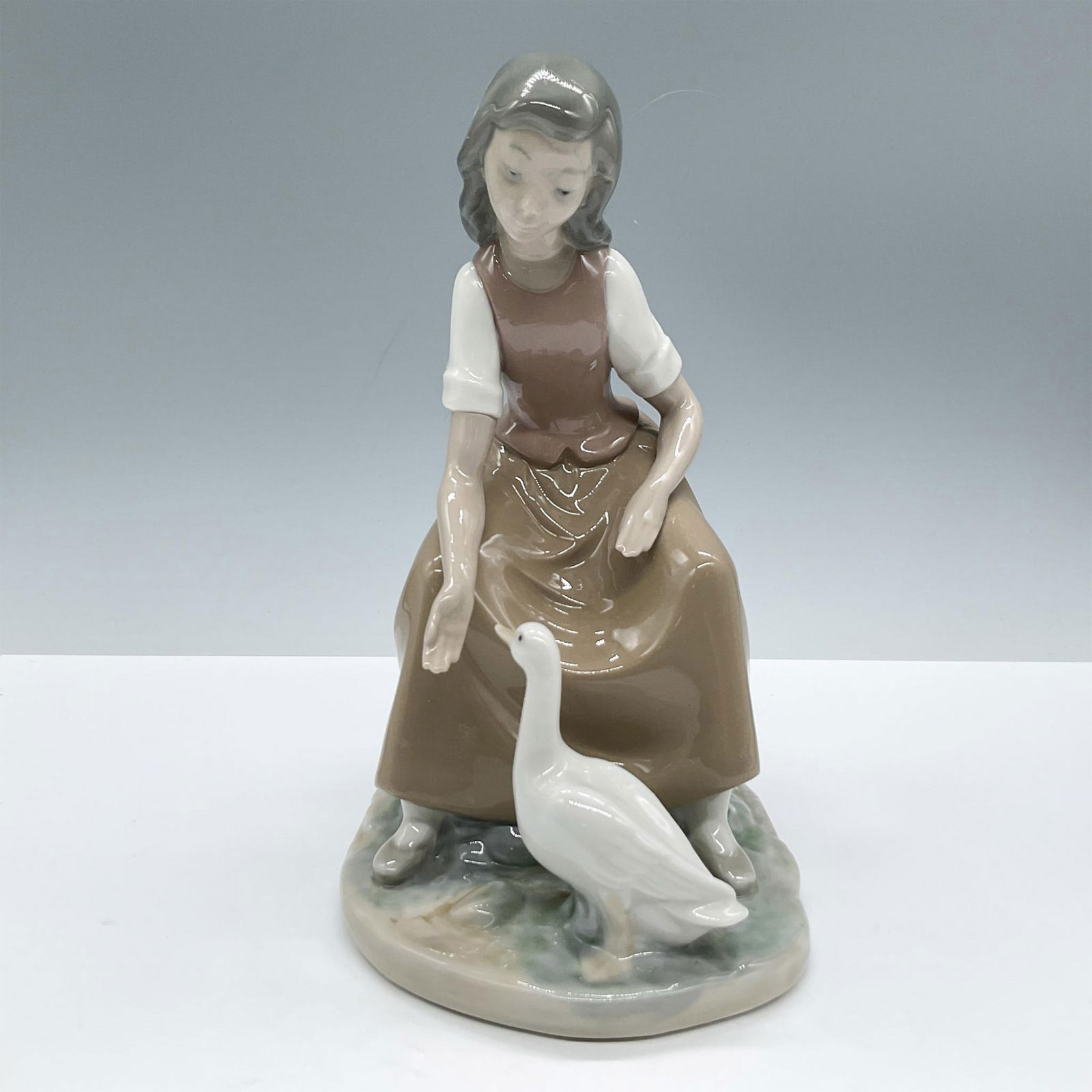 Vintage Nao By Lladro Figurine, Girl Feeding Duck 2000744 (1 of 4)