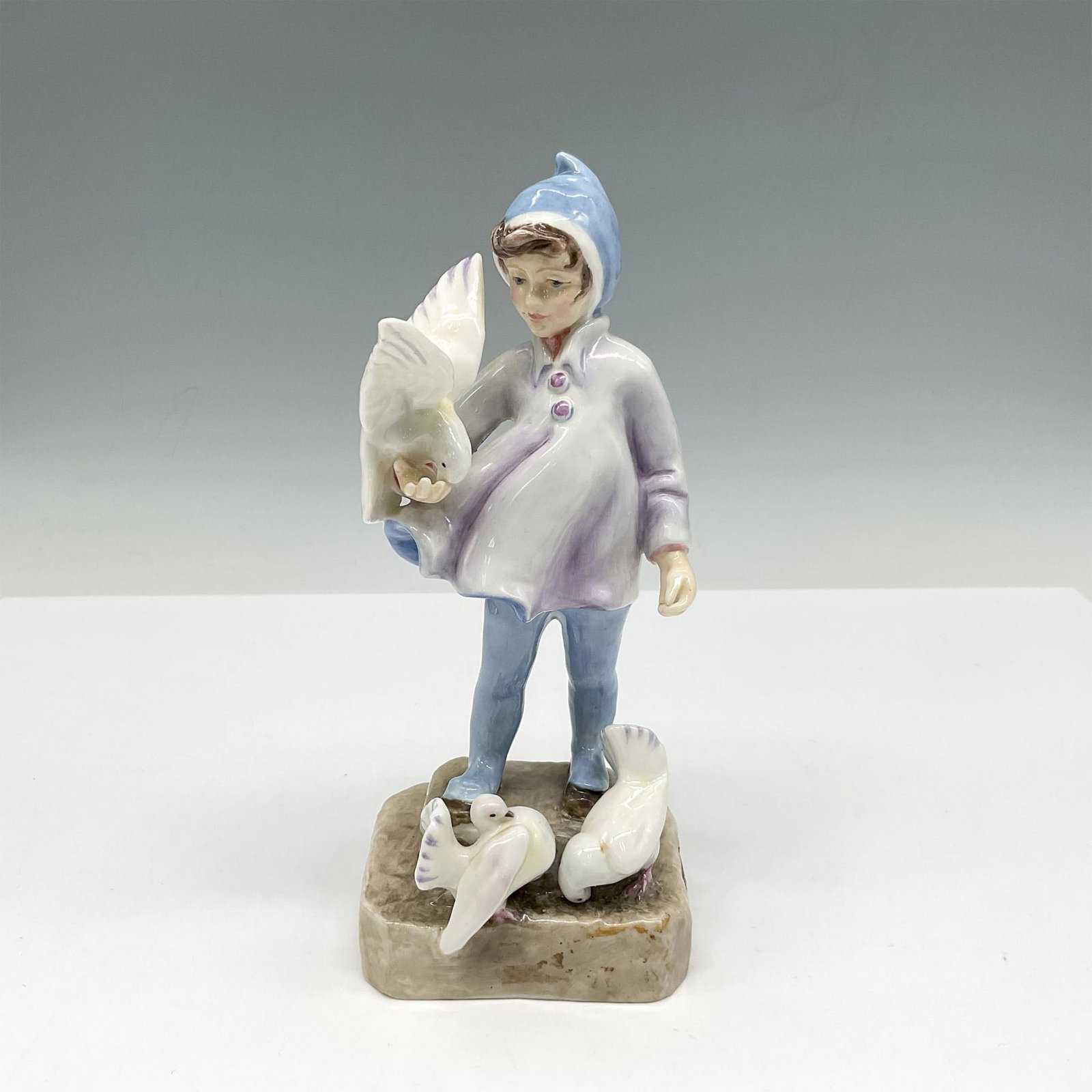 Royal Worcester Figurine, Fantails: Glossy figural feeding birds. Colored in blue, lavender and white. Royal Worcester backstamp. 3760. Artist: F. G. Doughty Issued: 1962 Dimensions: 3"L x 2.75"W x 7.5"H Manufacturer: Royal Worcester Co