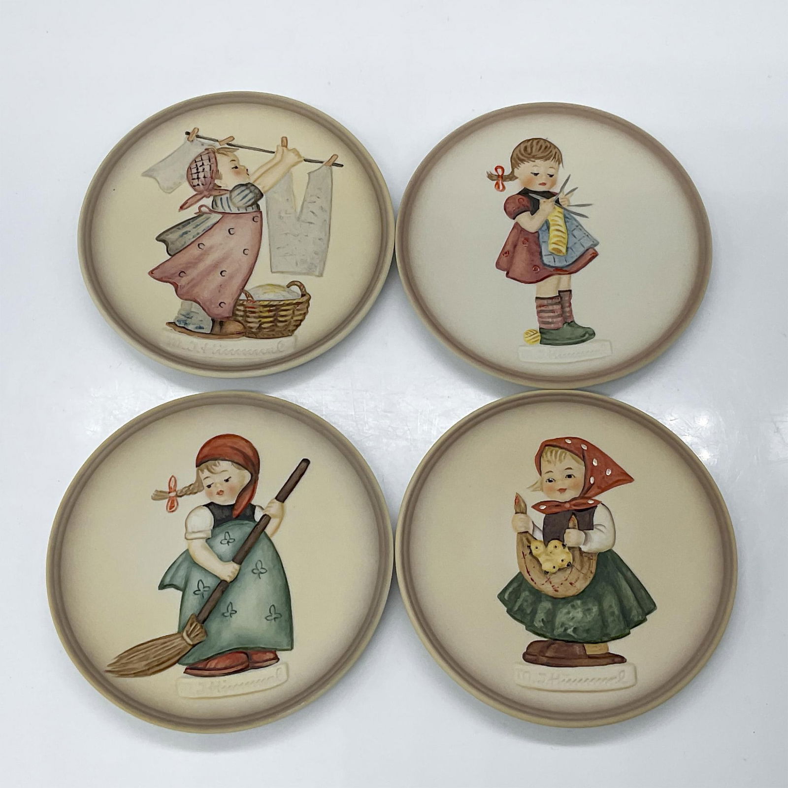 4pc Goebel Hummel Decorative Plates, Little Homemakers (1 of 2)