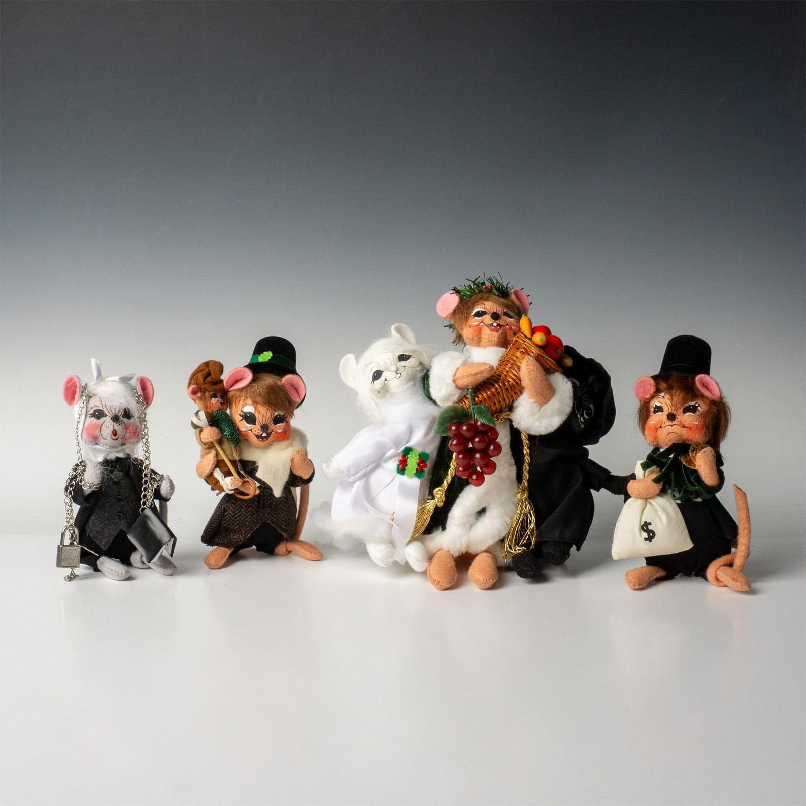 4pc Annalee Dickens Christmas Carol Doll Grouping (1 of 7)