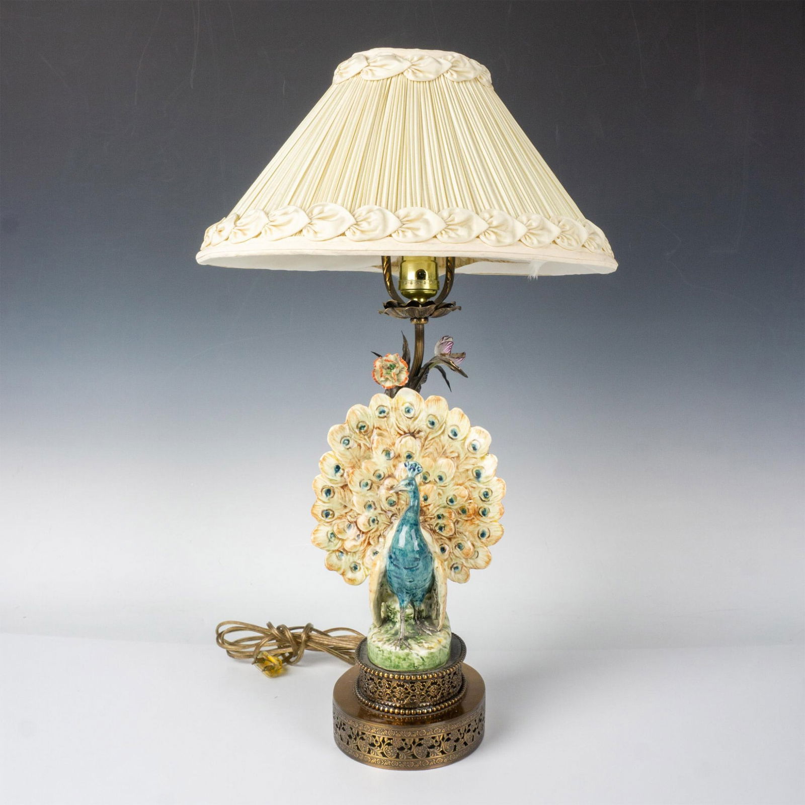 Chinoiserie Majolica Peacock Table Boudoir Lamp (1 of 12)