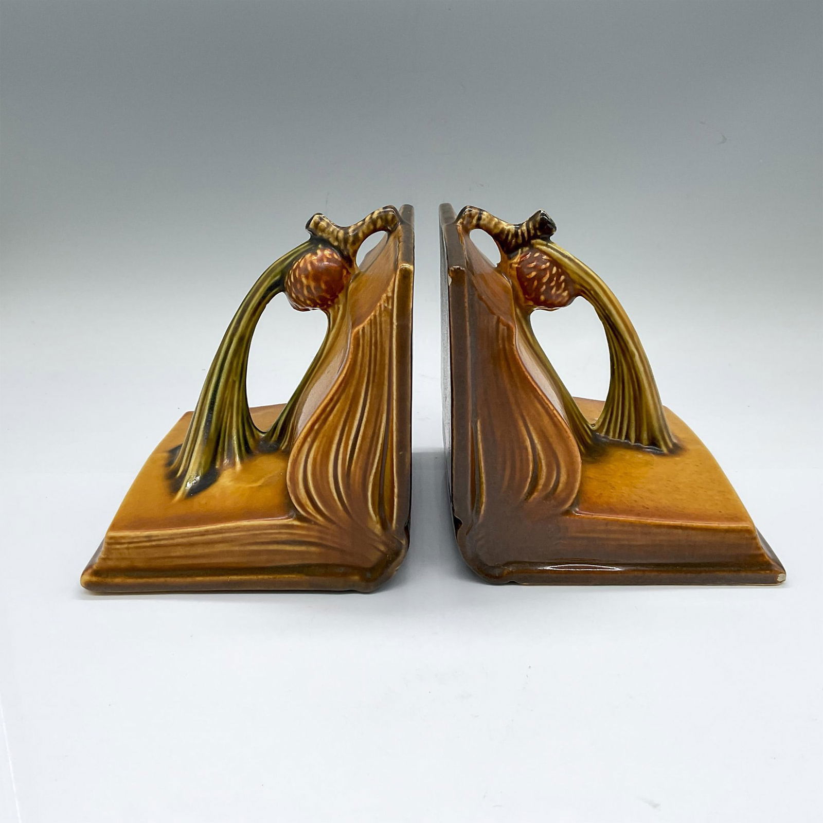 Pair of Roseville Pottery Brown Bookends, Pine Cone (1 of 4)