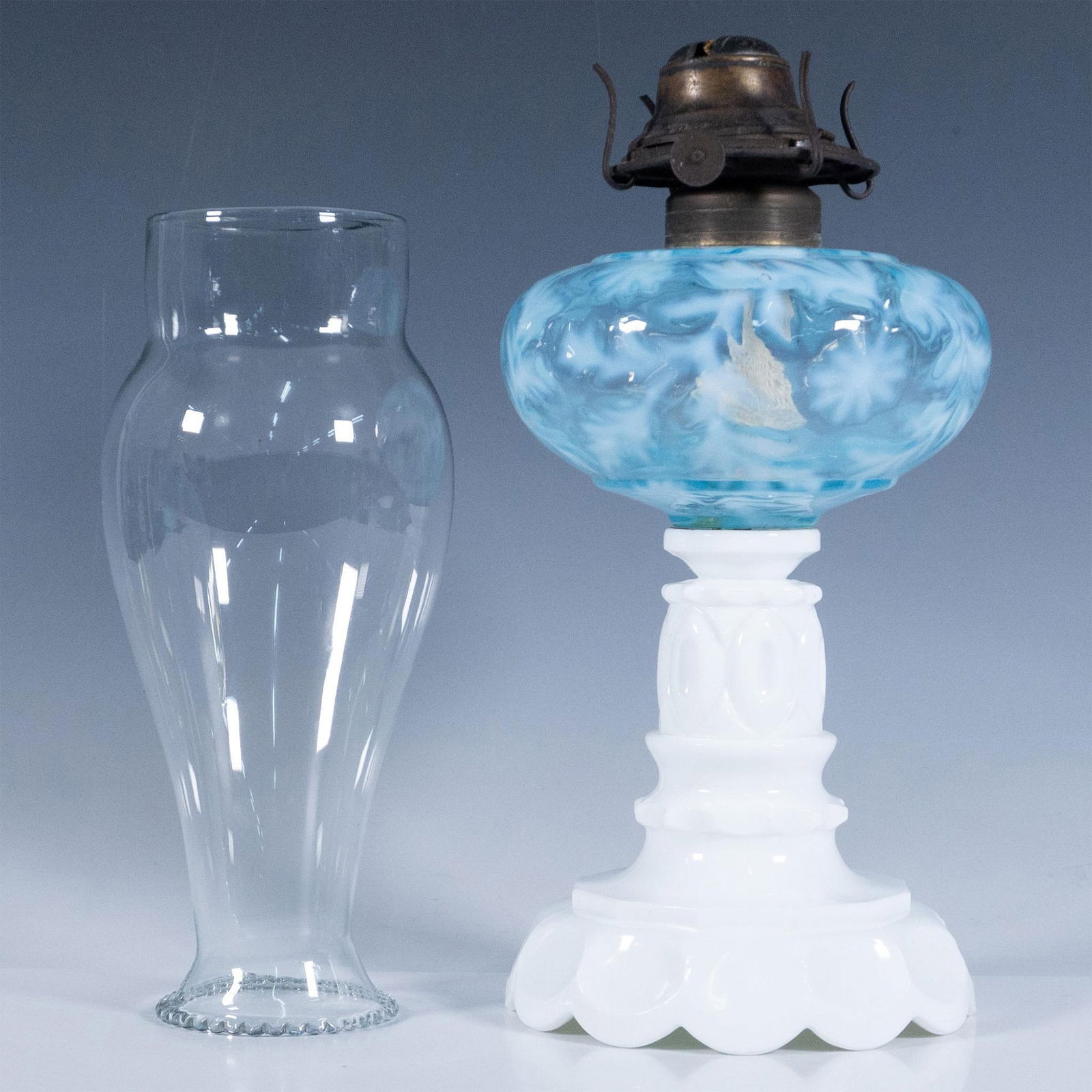 Fenton Blue Daisy and Fern Glass Oil Table Lamp (1 of 4)