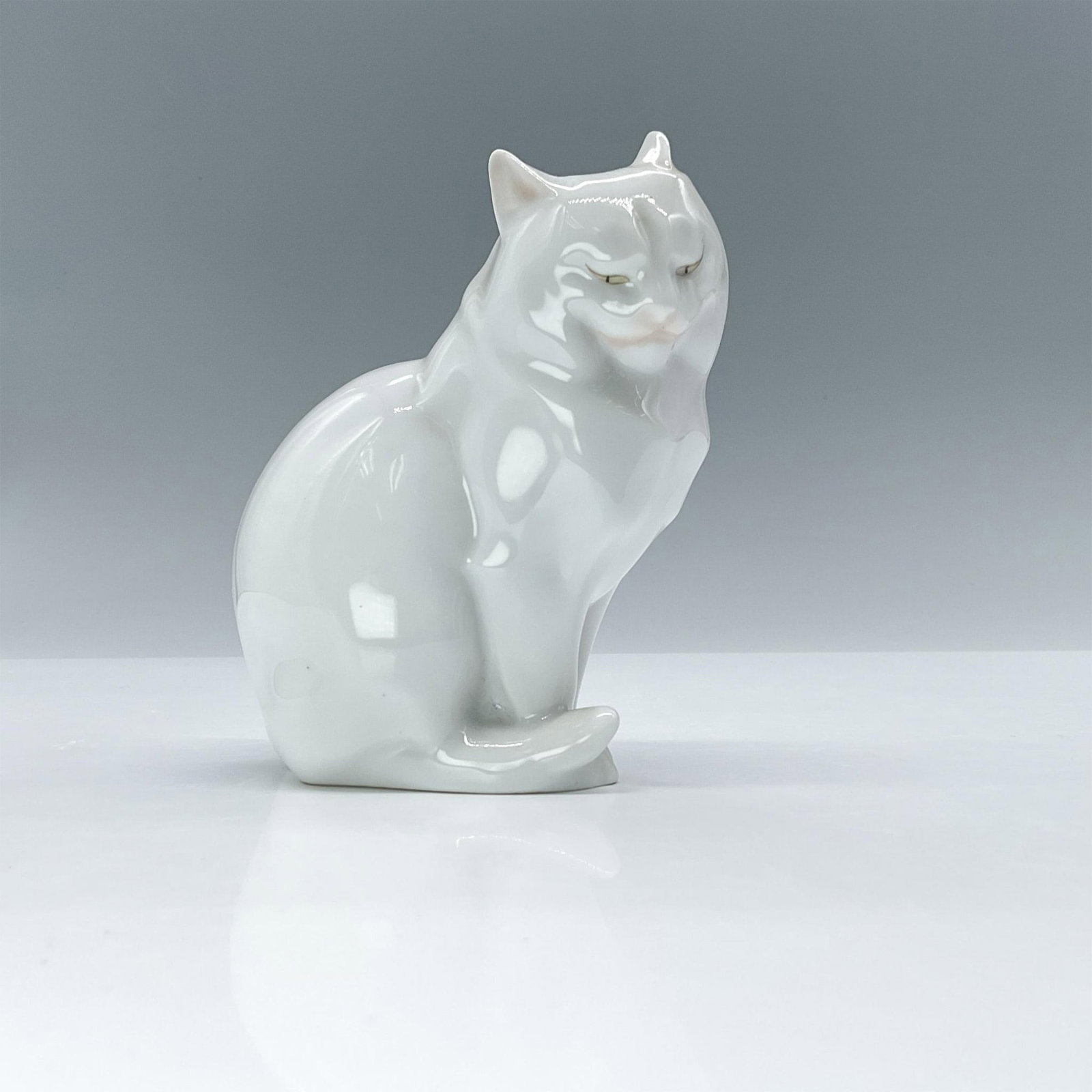 Herend Porcelain Figurine, White Cat (1 of 4)