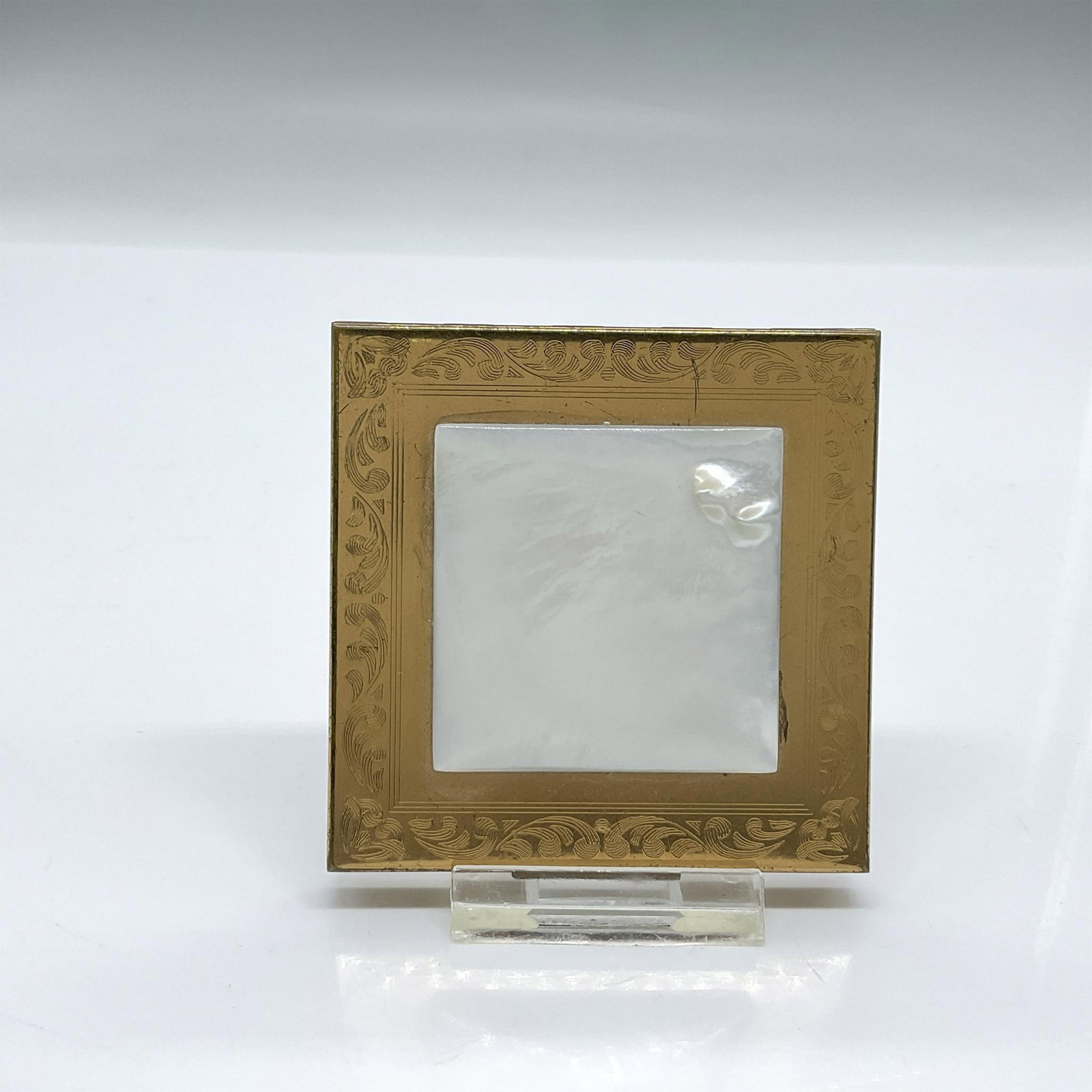 Vintage Elgin American Compact with Opalescent Stone (1 of 4)