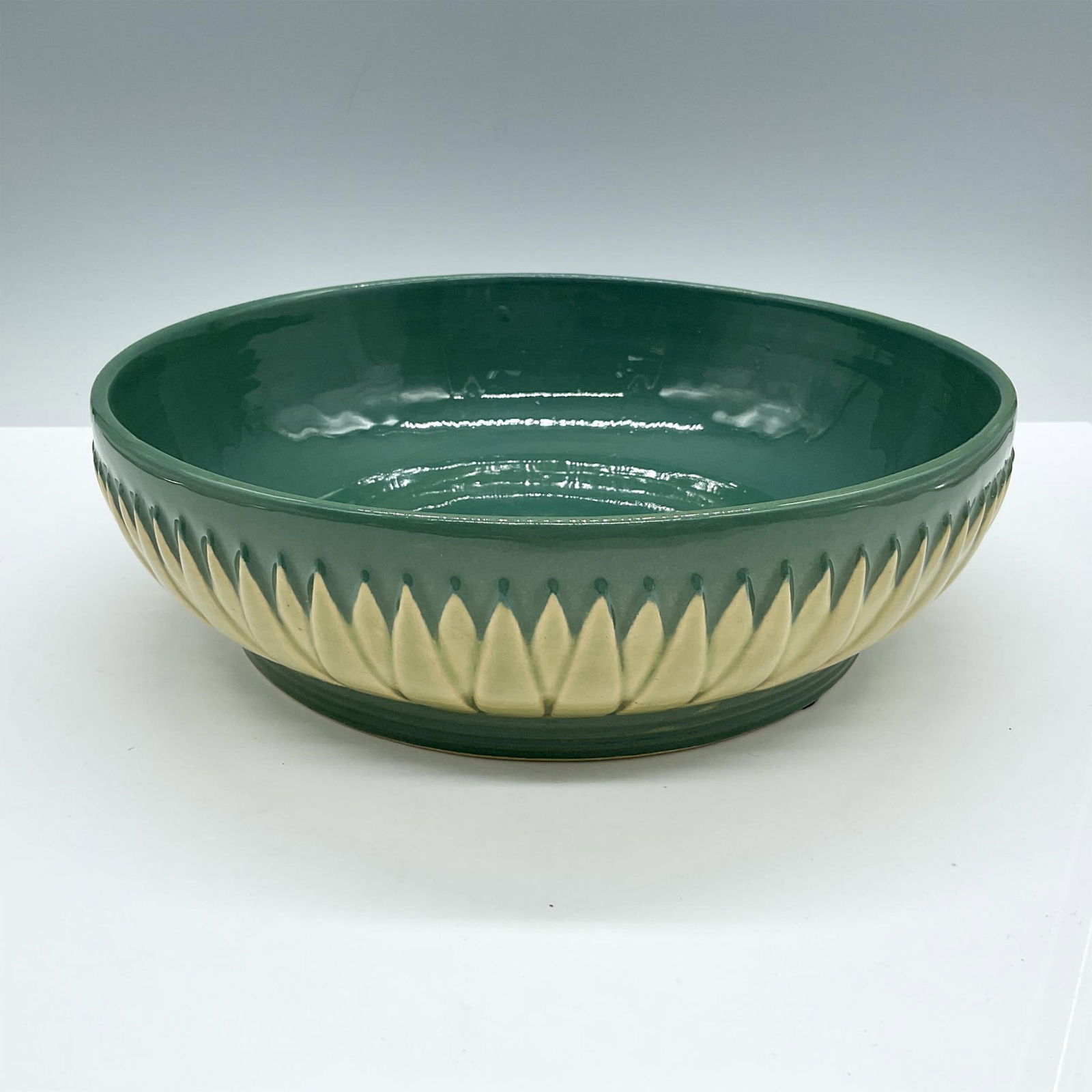 Vintage Roseville Pottery Green Bowl, Lotus L6-9 (1 of 3)