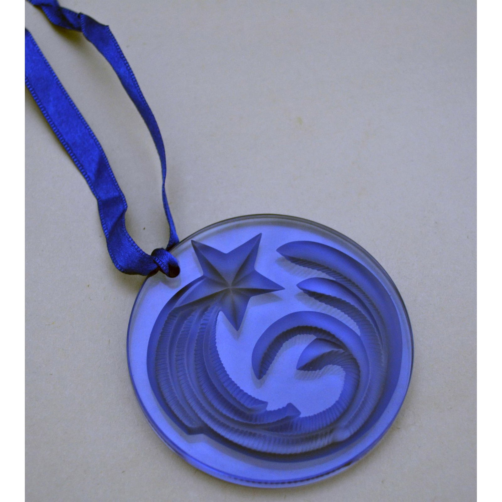 Lalique Crystal Holiday Noel Ornament, 2000 (1 of 2)