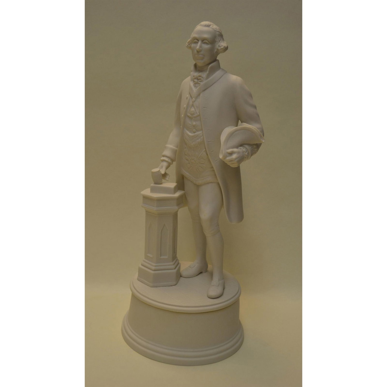 Boehm Porcelain George Washington 200th Year Commemorative Sculpture: Bisque Porcelain White, hand created, hand decorated by the Artisans of the Boehm Studios in USA. Featuring George Washington, to commemorate the 200 Year Legacy, Circa 1793. Hallmark SP200. Limited E