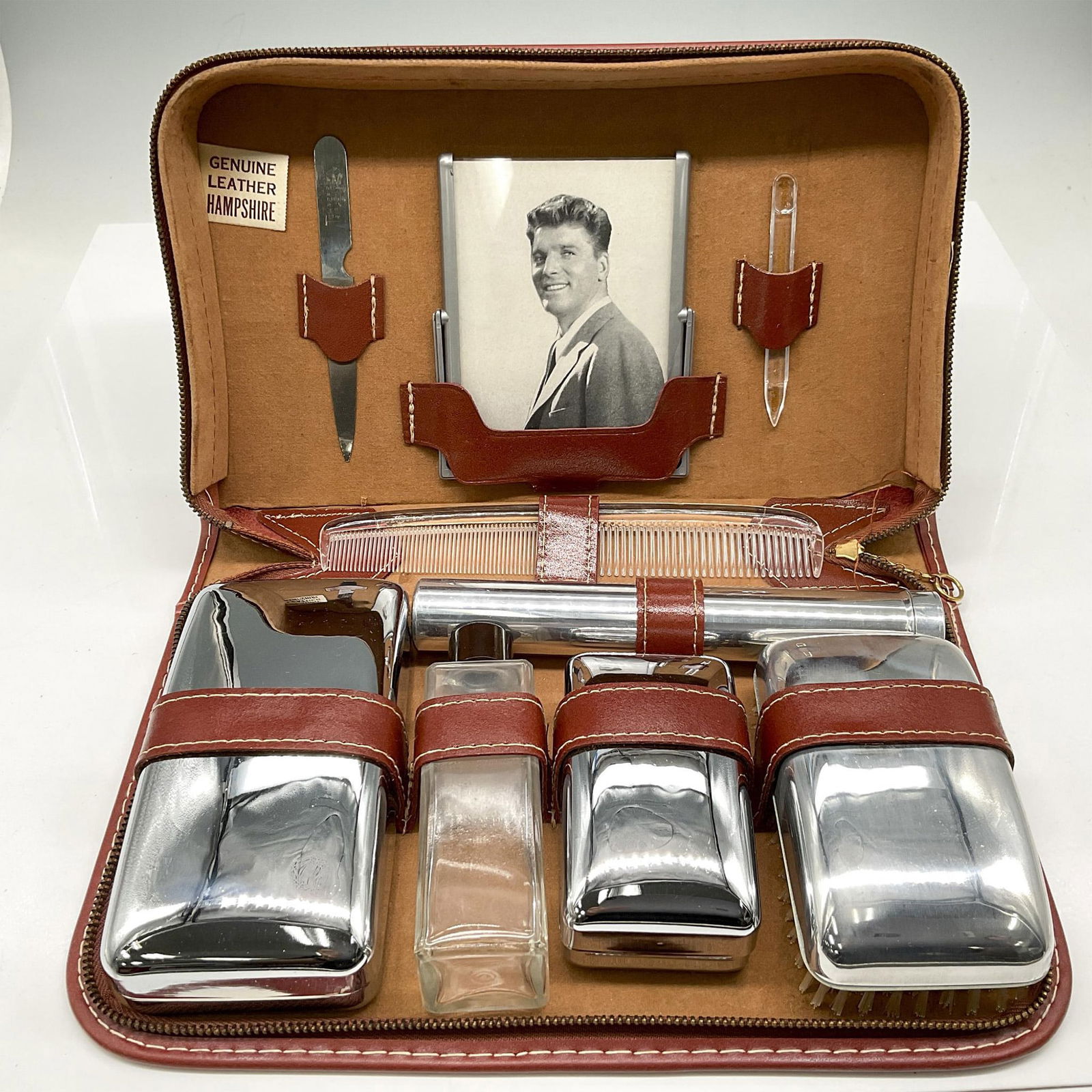 Hampshire Leather Gentlemen's Travel Kit (1 of 3)