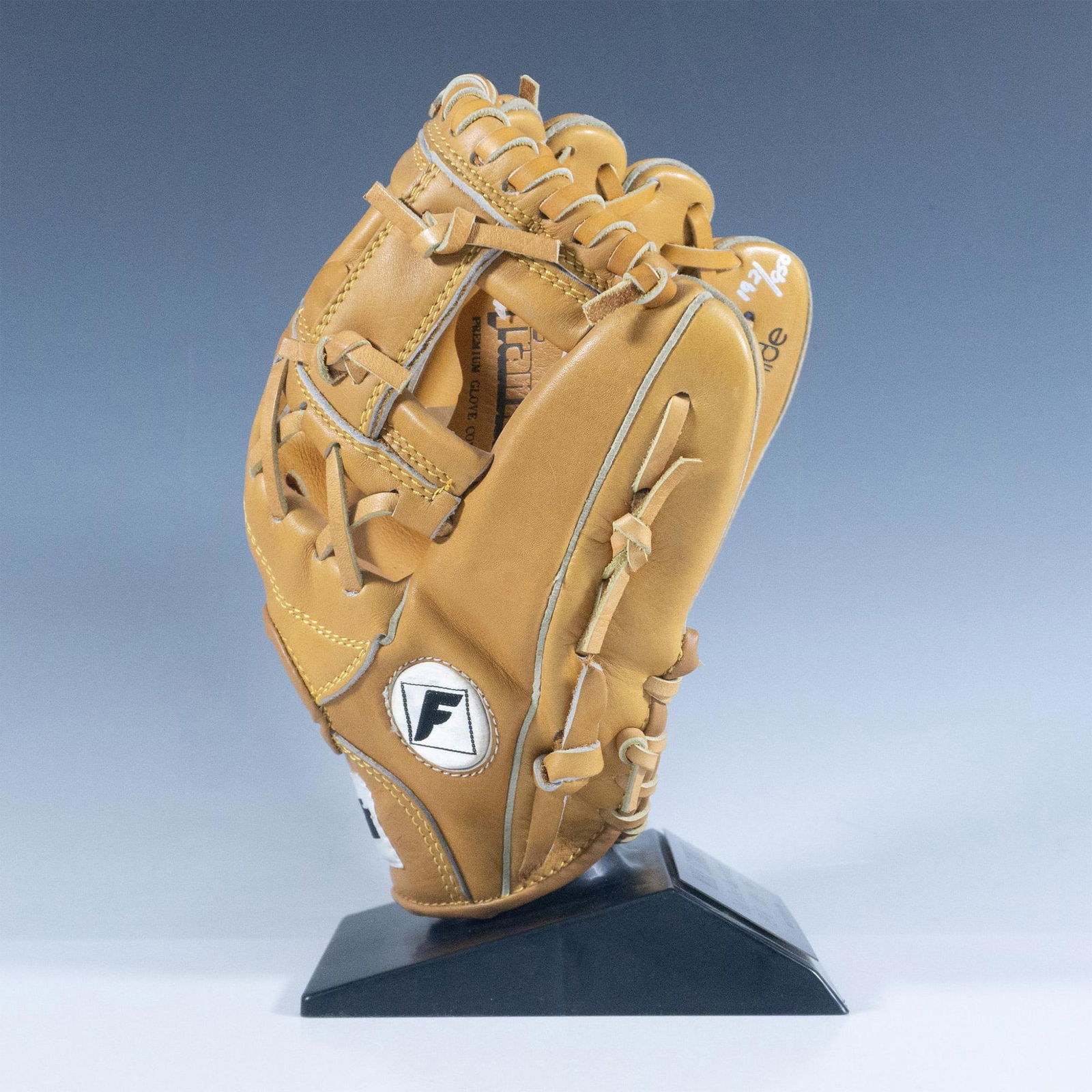 LE Mike Schmidt Signed Franklin Baseball Glove (1 of 5)