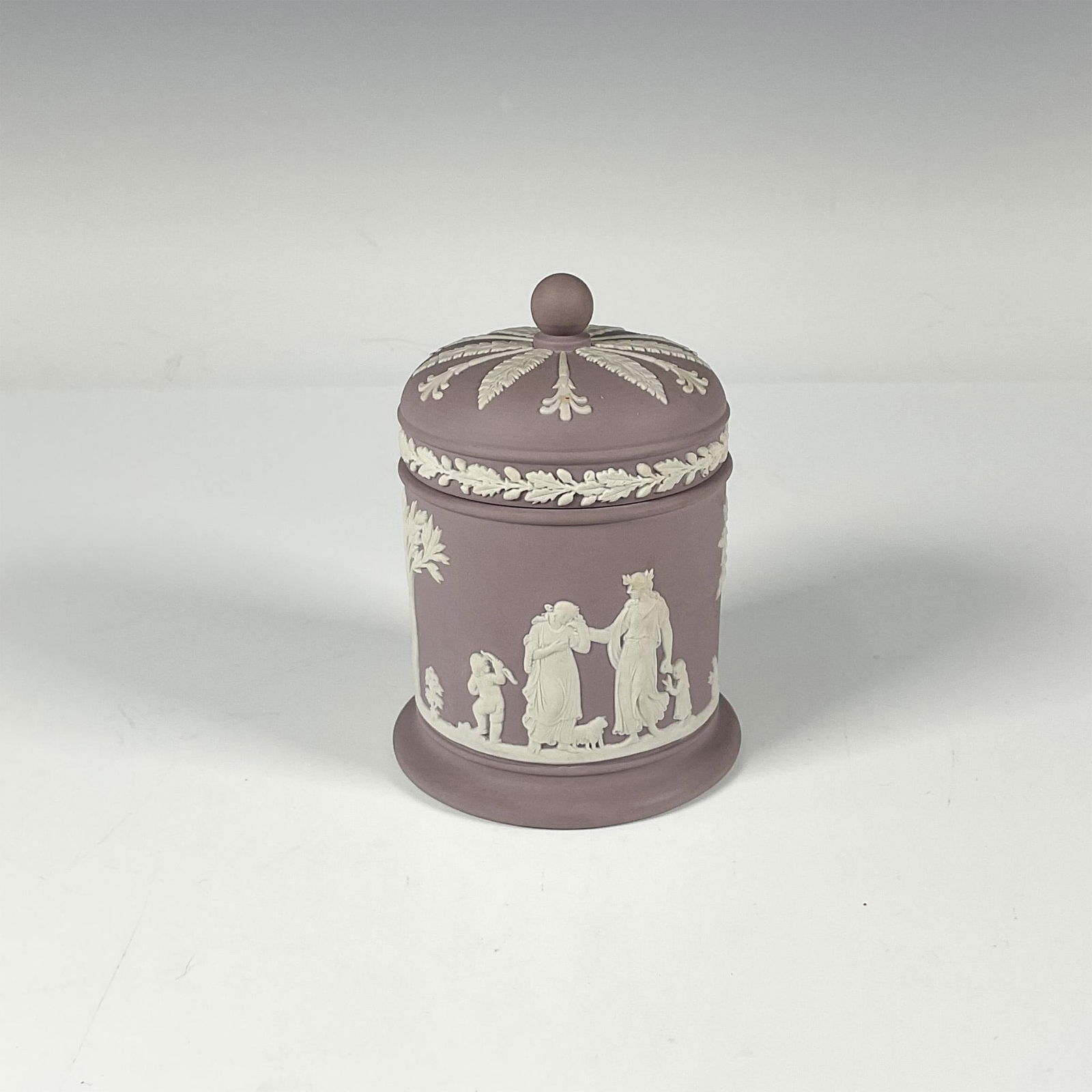 Wedgwood Lilac Jasperware, Tobacco Jar with Cover (1 of 6)