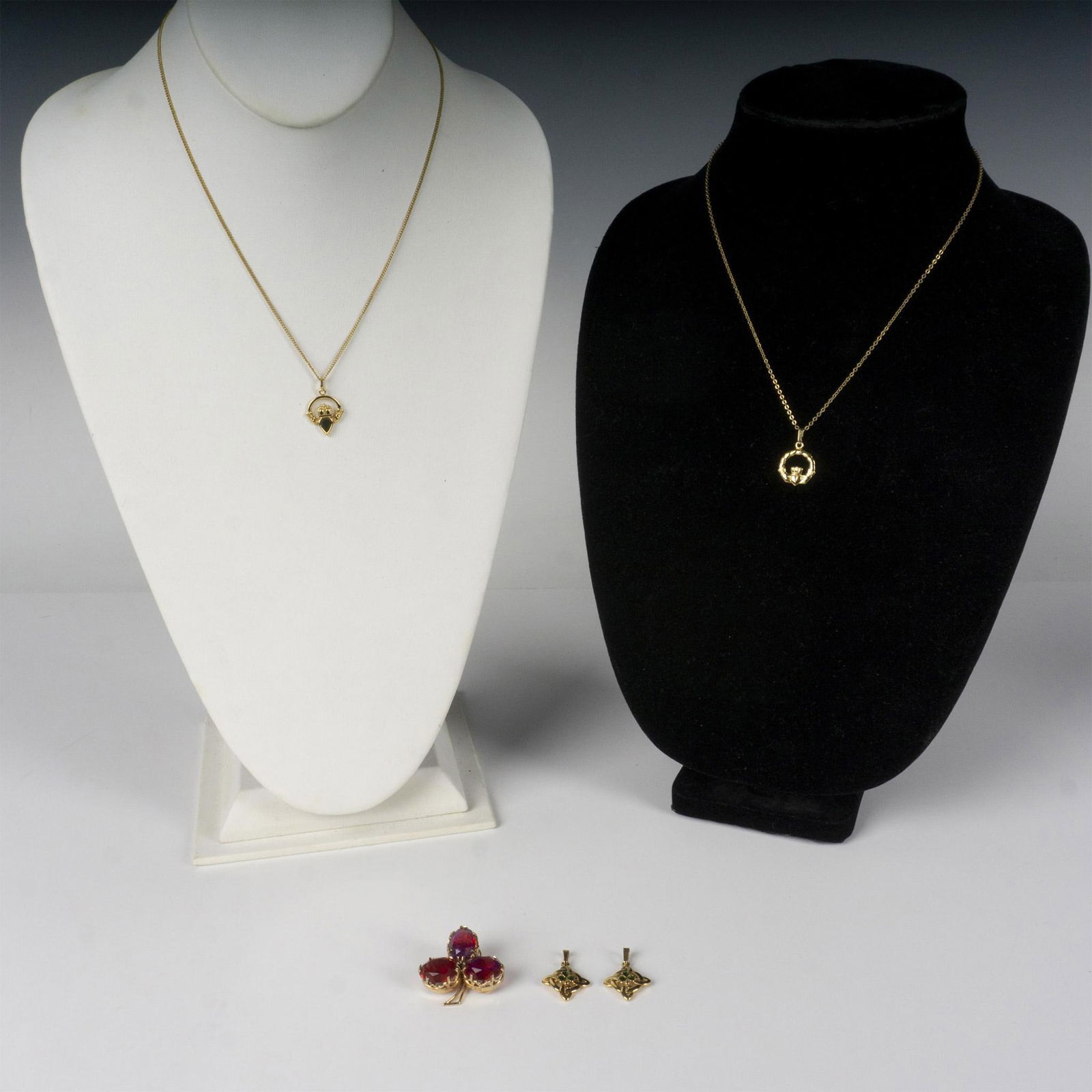 5pc Costume Jewelry Necklaces, Pendants & Pin (1 of 9)