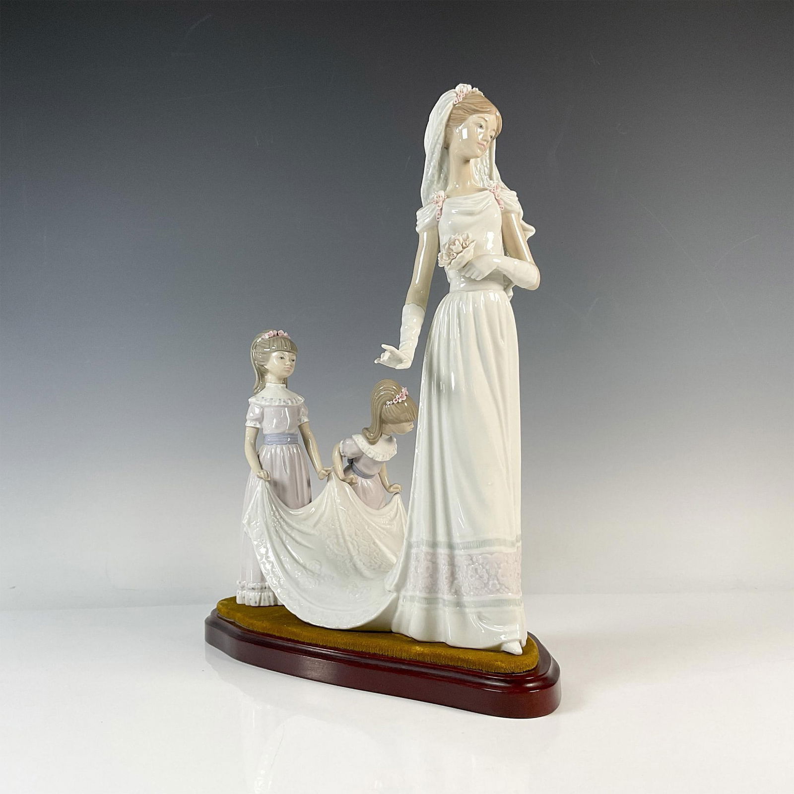 Here Comes the Bride + Base 1001446 - Lladro Porcelain Figurine (1 of 8)