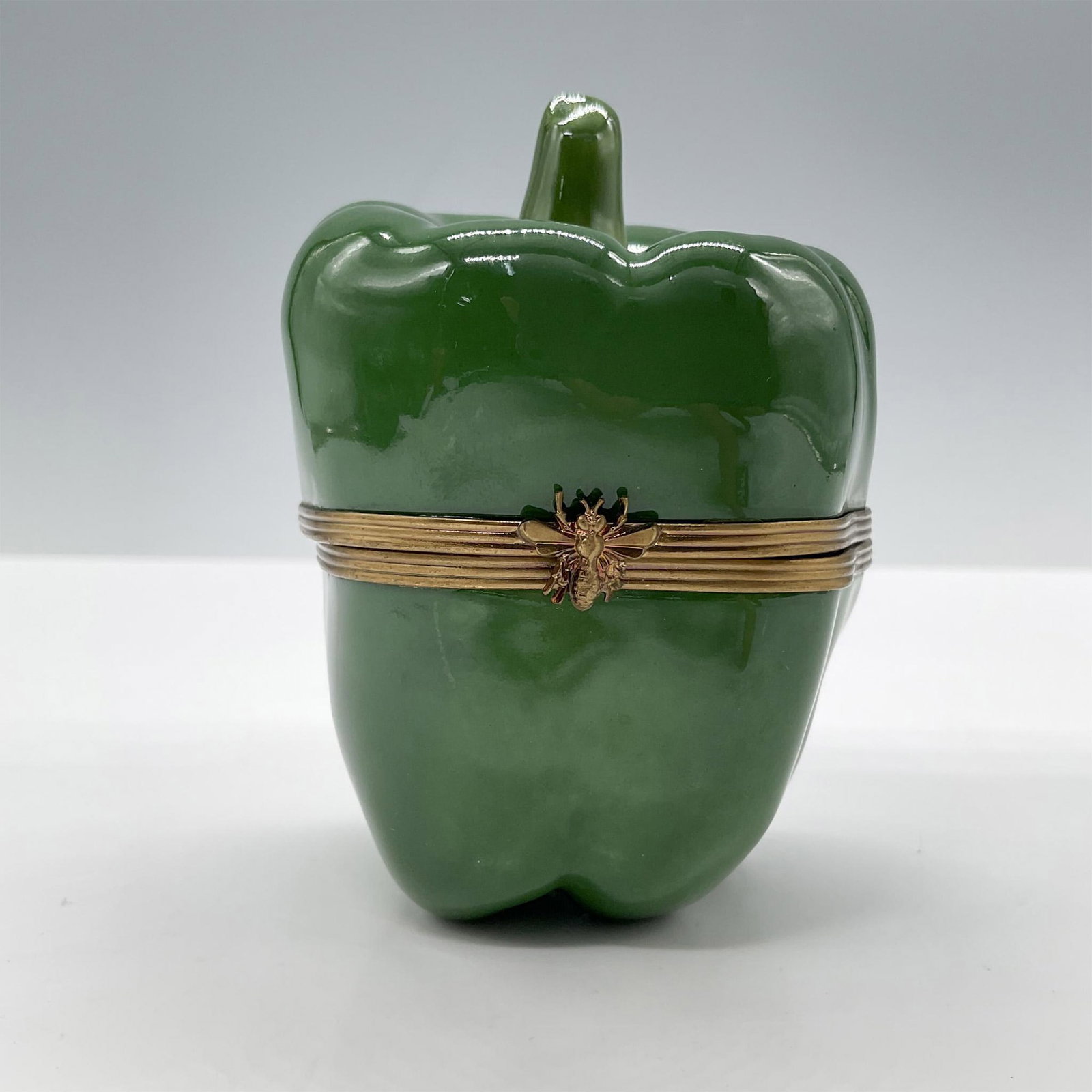 Limoges Porcelain Treasure Box, Green Bell Pepper: Hand painted in Limoges France, this is a limited edition. Adorned with a gold metal closure. Signed V.A Peint Main Limoges France M.B 2000 7/50. Issued: 2000 Dimensions: 2''L x 2.75''W x 3''H Edition