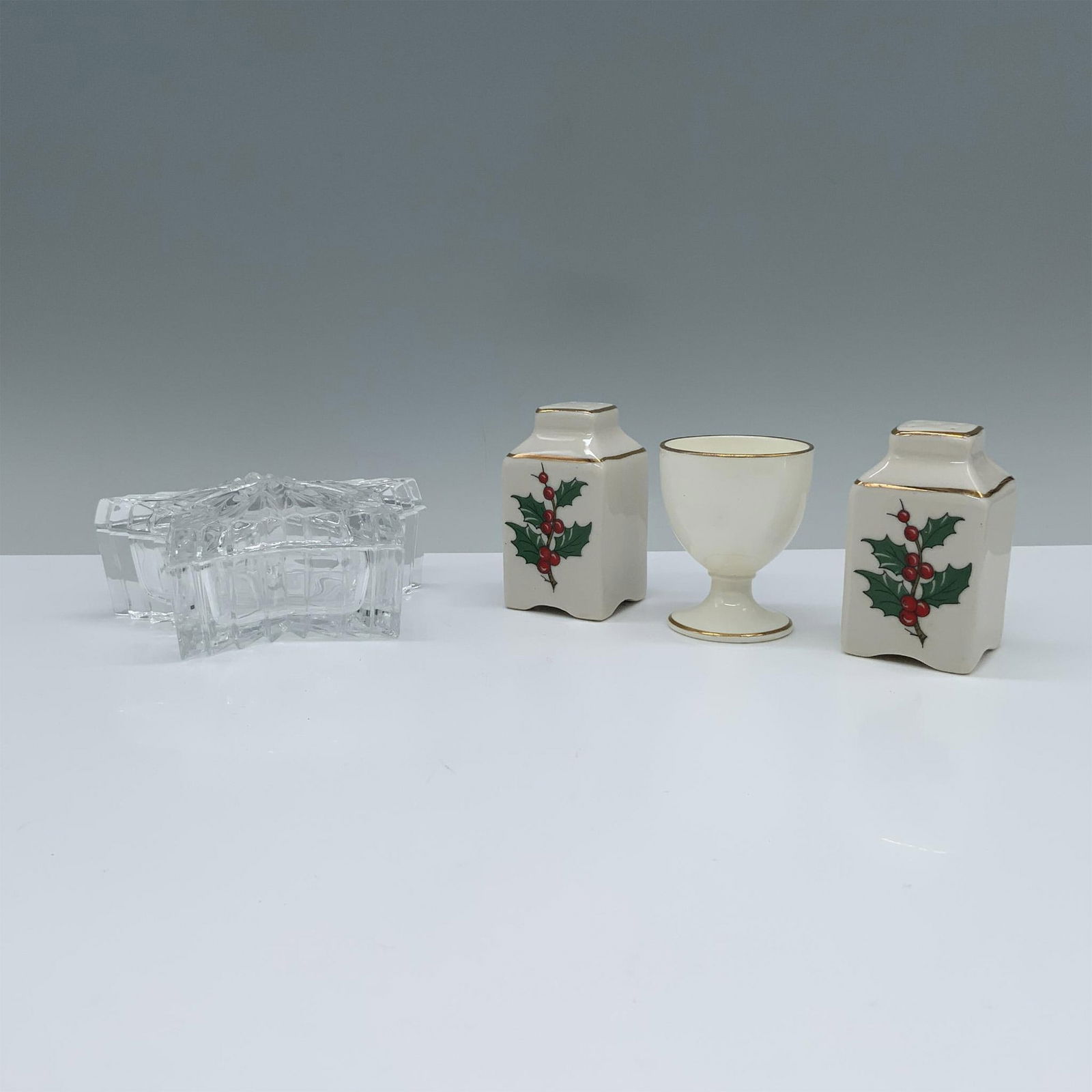 4pc 22KT Gold Seasoning Shakers, Minton Egg Cup, & Star Box (1 of 3)