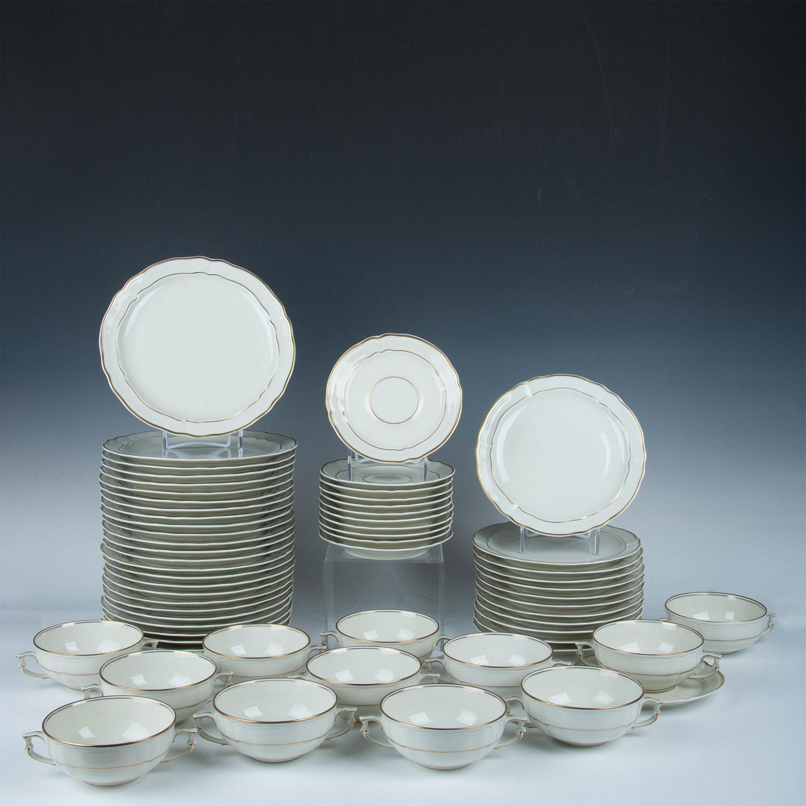 61pc Bernardaud Limoges Porcelain Louis XV Dinner Service (1 of 9)