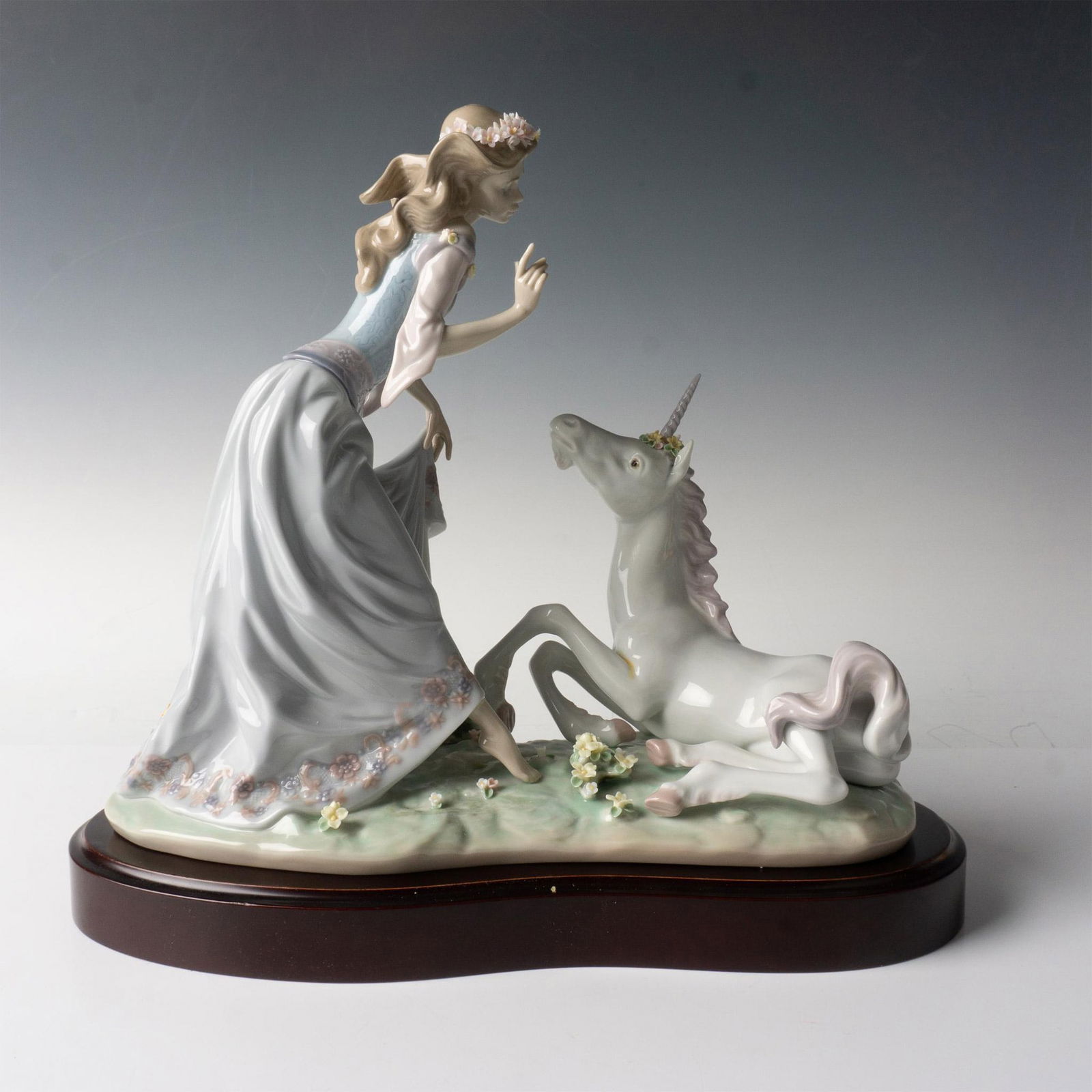 Princess and Unicorn 1755 + Base - Lladro Porcelain Figurine (1 of 7)
