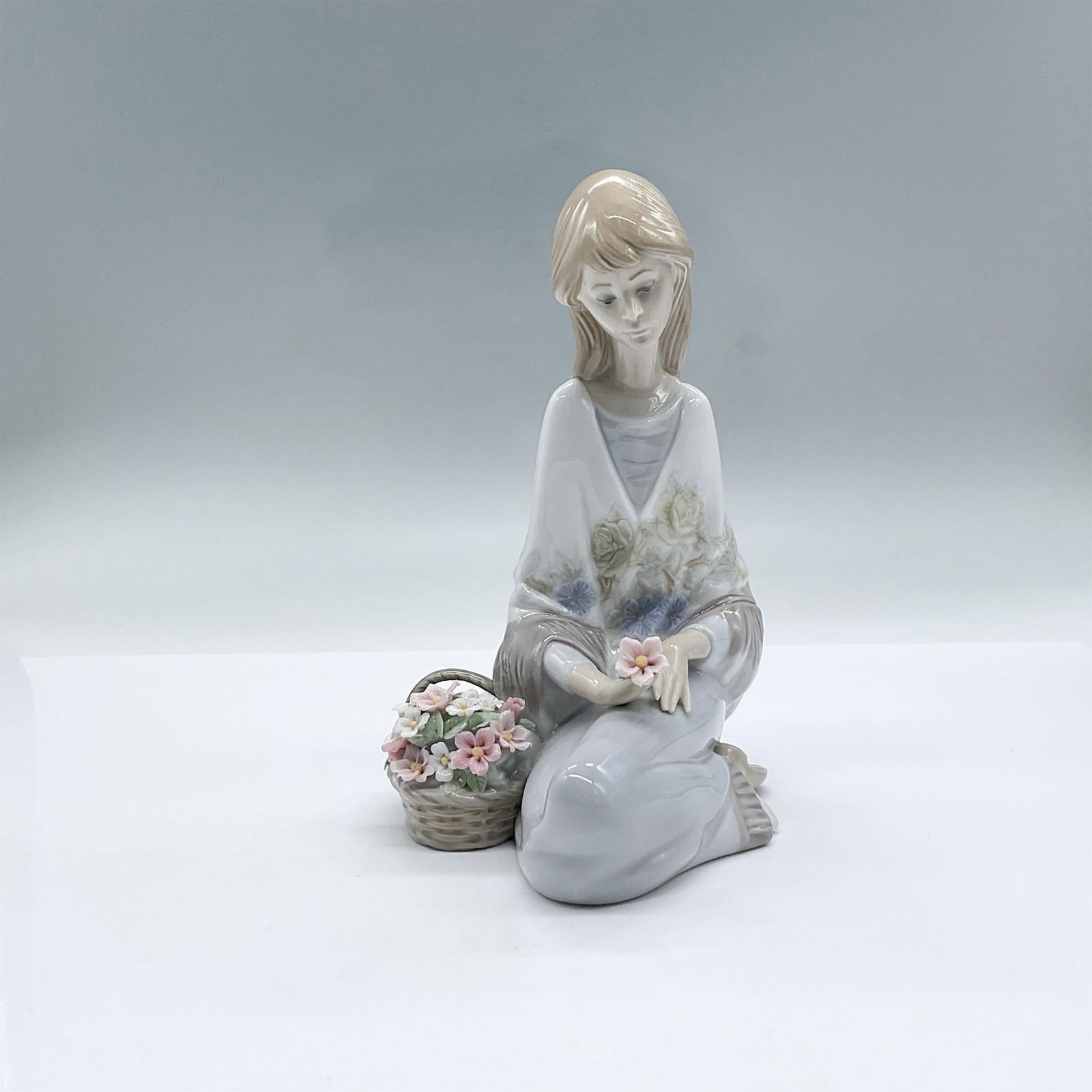 Flower Song 7607 - Lladro Porcelain Figurine (1 of 4)