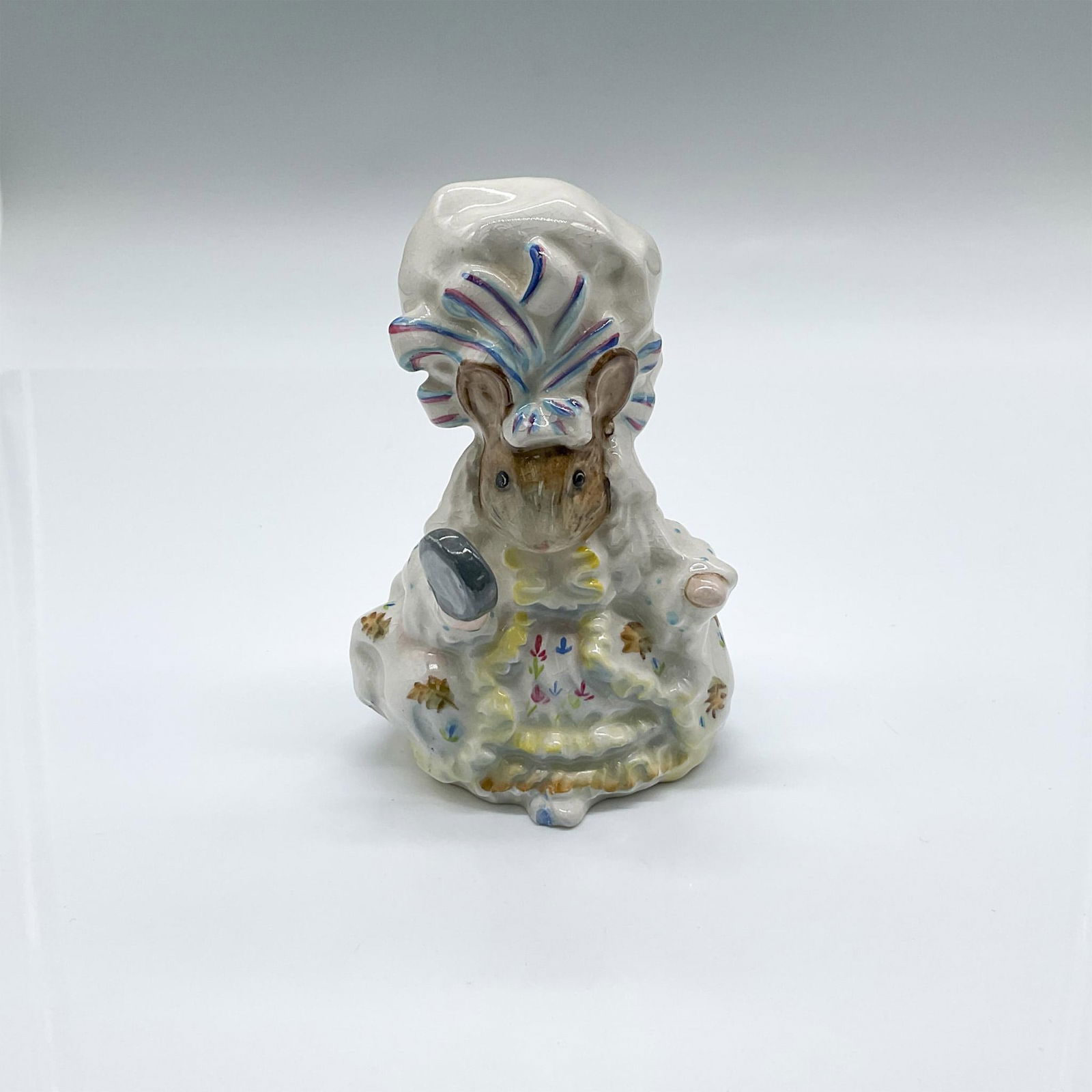 Beswick Beatrix Potter Gold Oval Figurine, Lady Mouse (1 of 3)