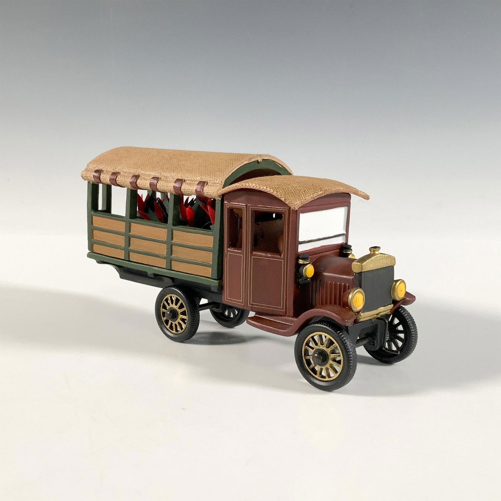Dept 56 Poinsettia Delivery Truck, Heritage Village (1 of 9)