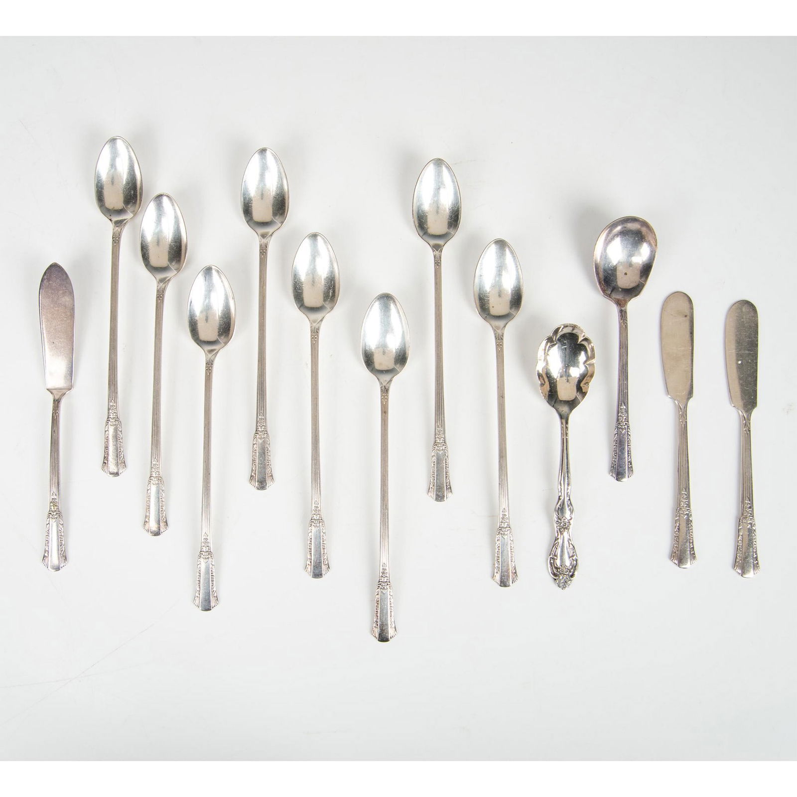 13pc Antique W.M. Rogers Silverplate Cutlery (1 of 5)