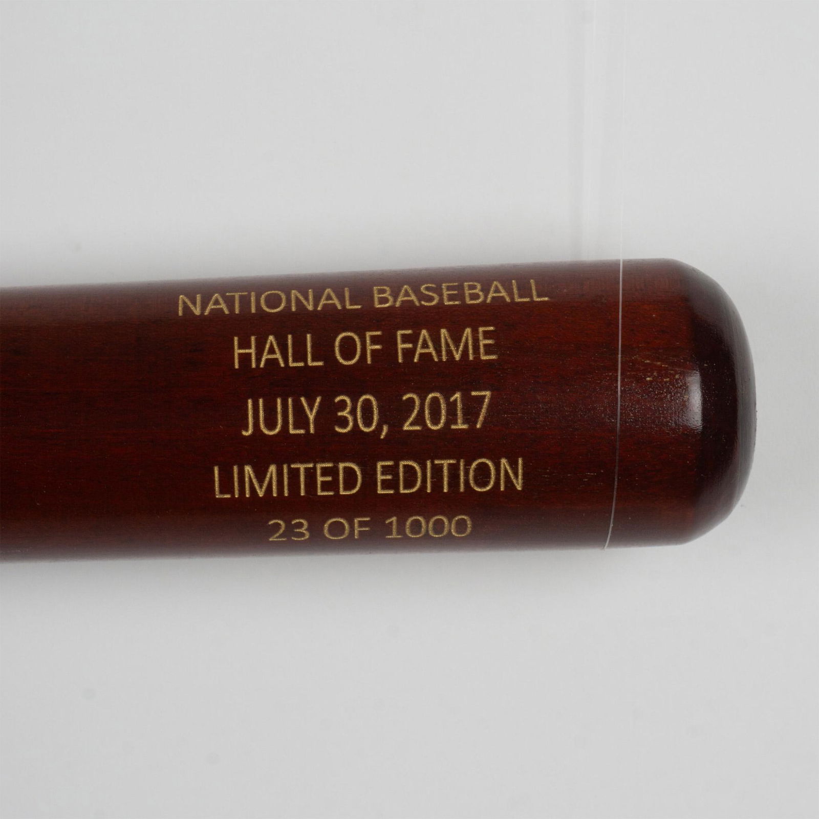 Louisville Slugger Commemorative Hall of Fame Bat 2017: A beautiful, limited edition brown bat with gold etched logos and signatures of inductees, Jeff Bagwell, Bud Selig, Tim Raines Sr. Ivan Rodriques, and John Schuerholz. This item comes in a plastic pro