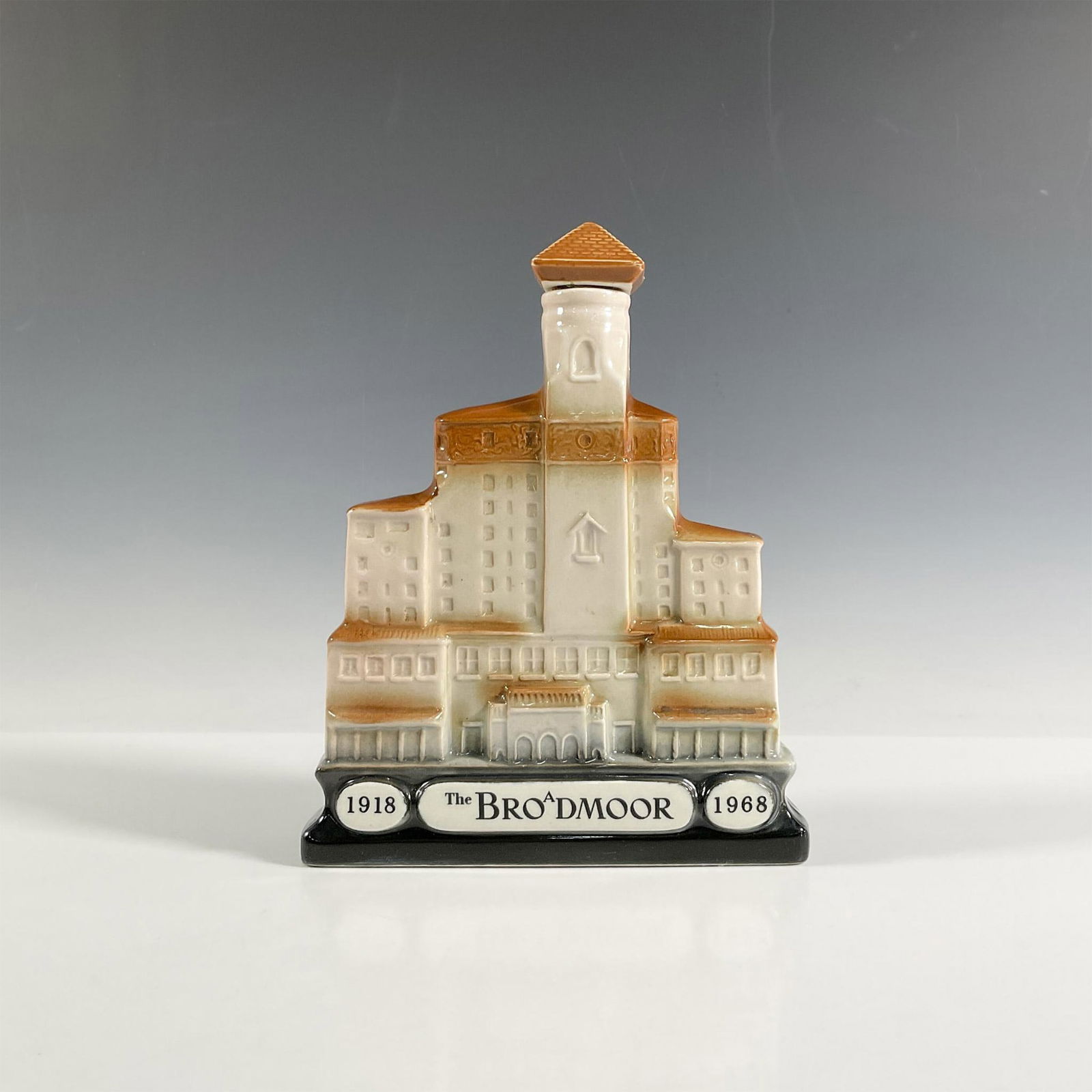 Vintage Jim Beam Porcelain The Broadmoor Whisky Decanter (1 of 6)